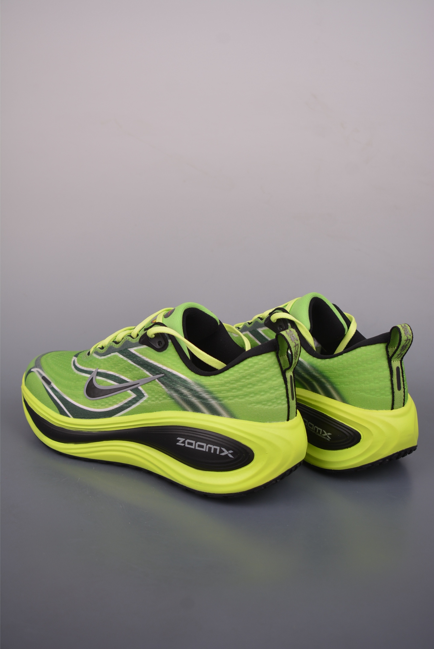 Nike Air Zoom Vomero PLUS 全新科技提前原鞋开发 运动跑鞋 IM8072-999