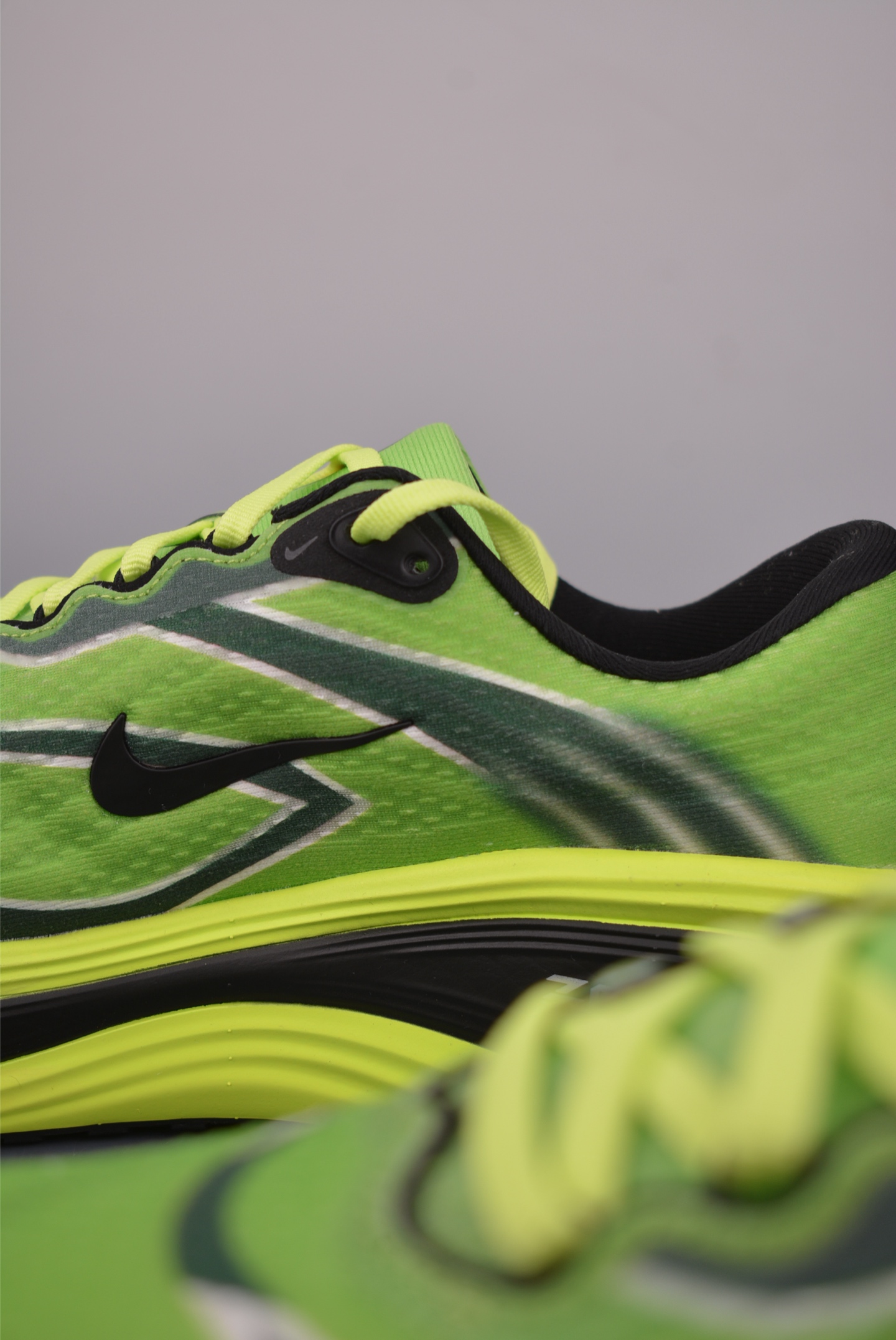 Nike Air Zoom Vomero PLUS 全新科技提前原鞋开发 运动跑鞋 IM8072-999