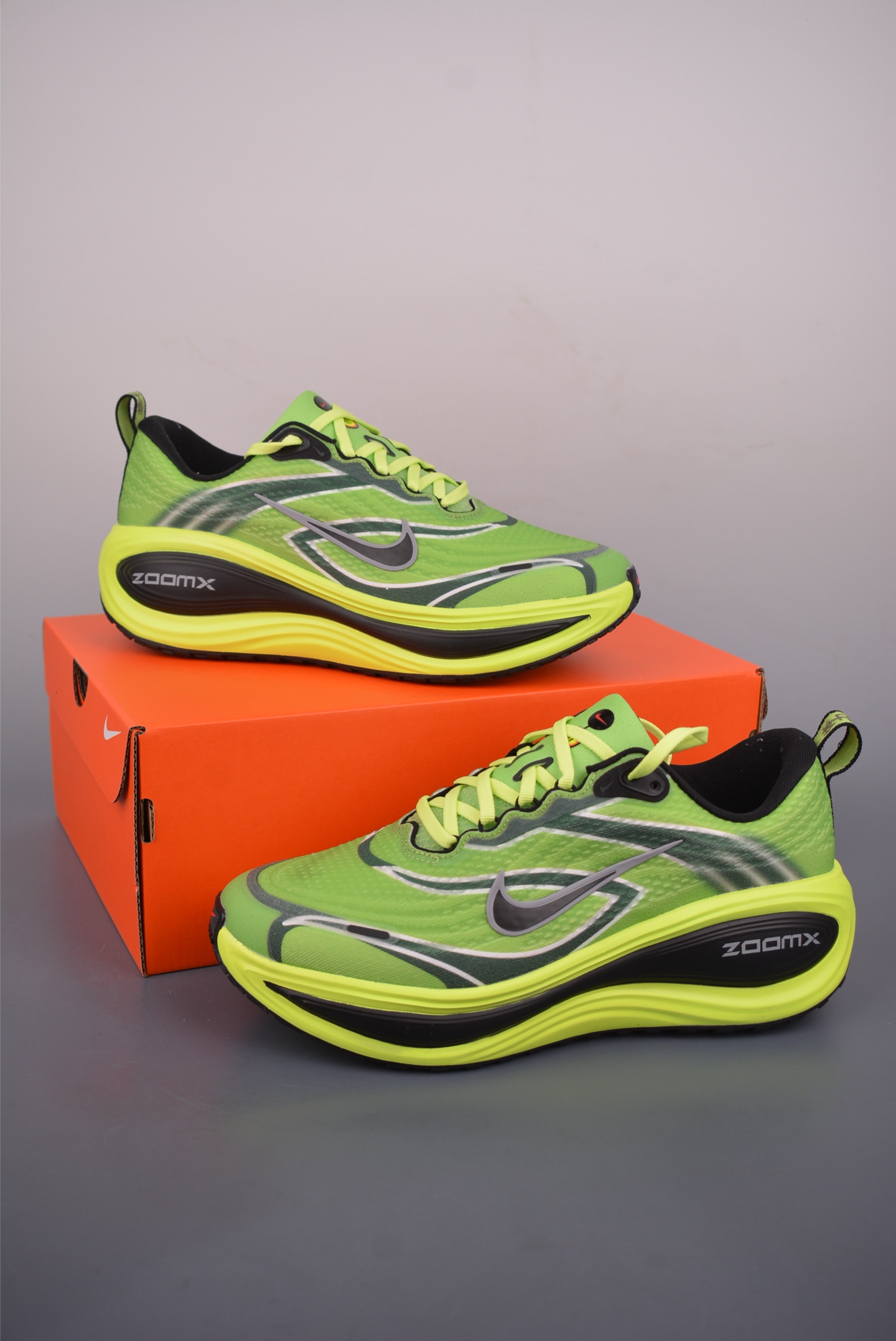 Nike Air Zoom Vomero PLUS 全新科技提前原鞋开发 运动跑鞋 IM8072-999