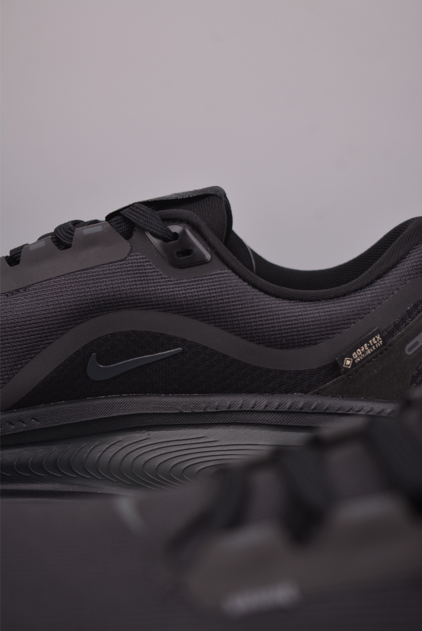 Nike Air Zoom Vomero 18 GTX 全新科技提前原鞋开发 HQ7002-081