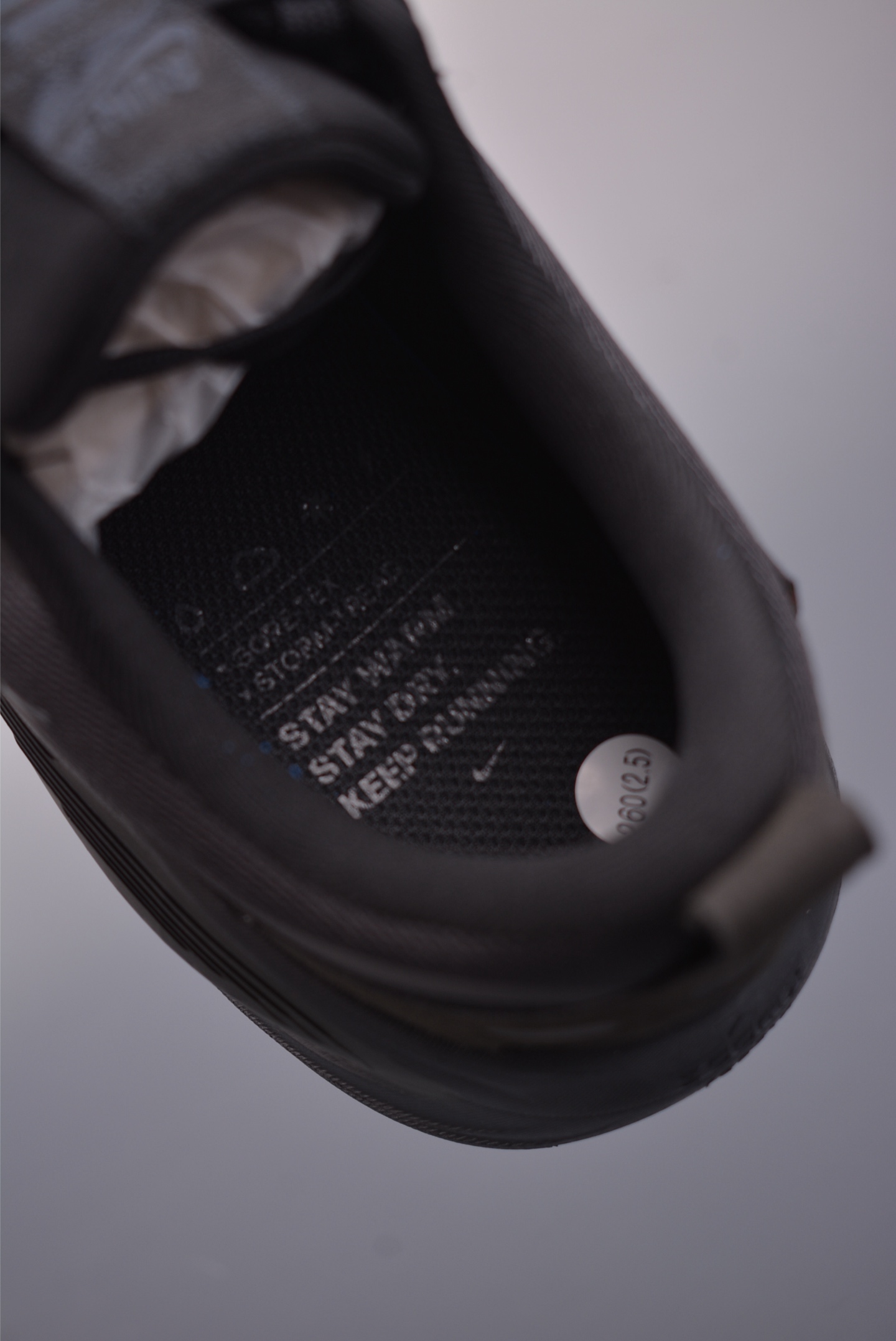 Nike Air Zoom Vomero 18 GTX 全新科技提前原鞋开发 HQ7002-081