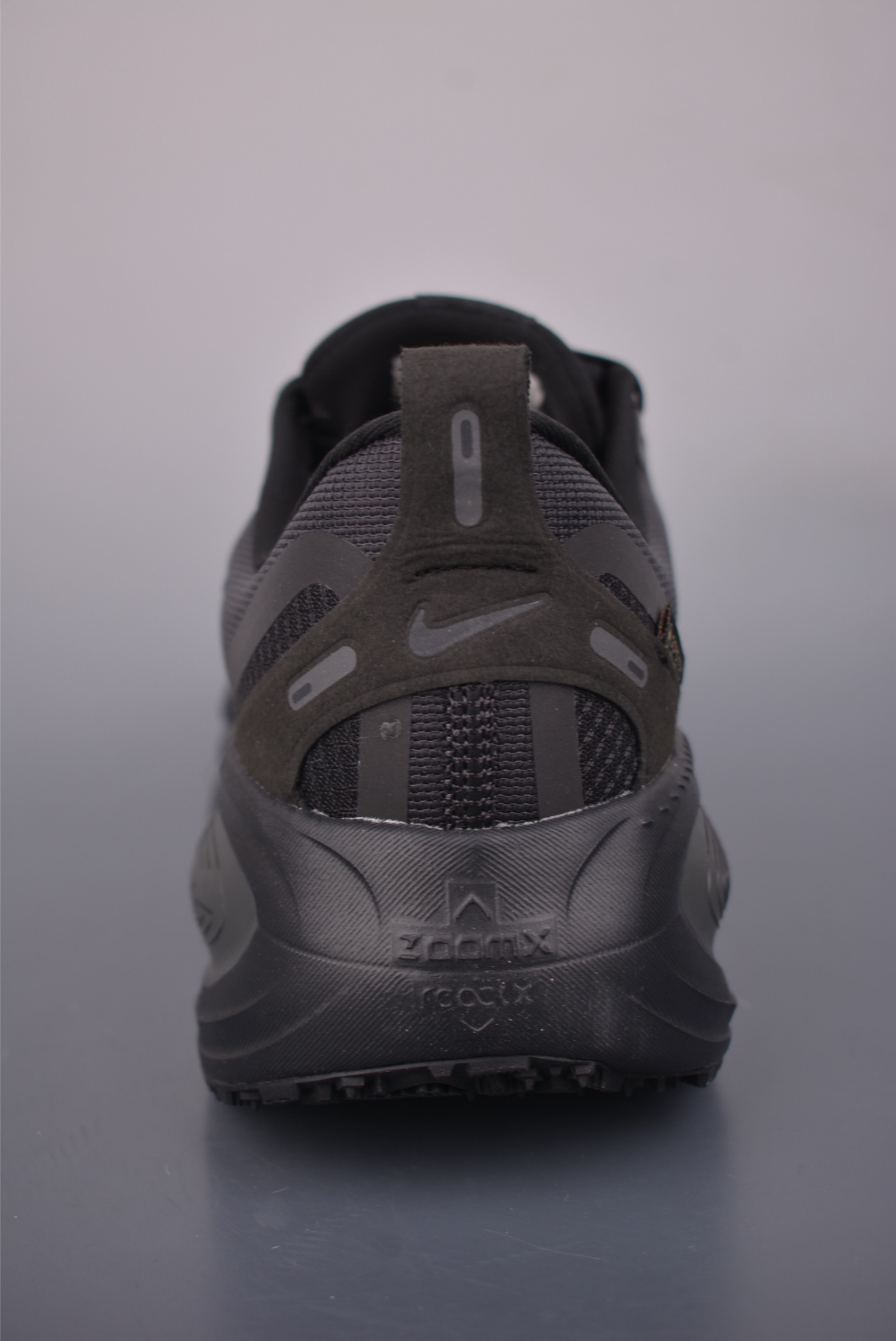 Nike Air Zoom Vomero 18 GTX 全新科技提前原鞋开发 HQ7002-081