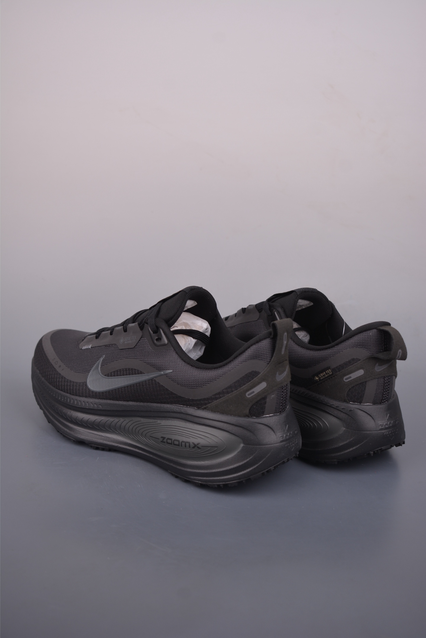 Nike Air Zoom Vomero 18 GTX 全新科技提前原鞋开发 HQ7002-081