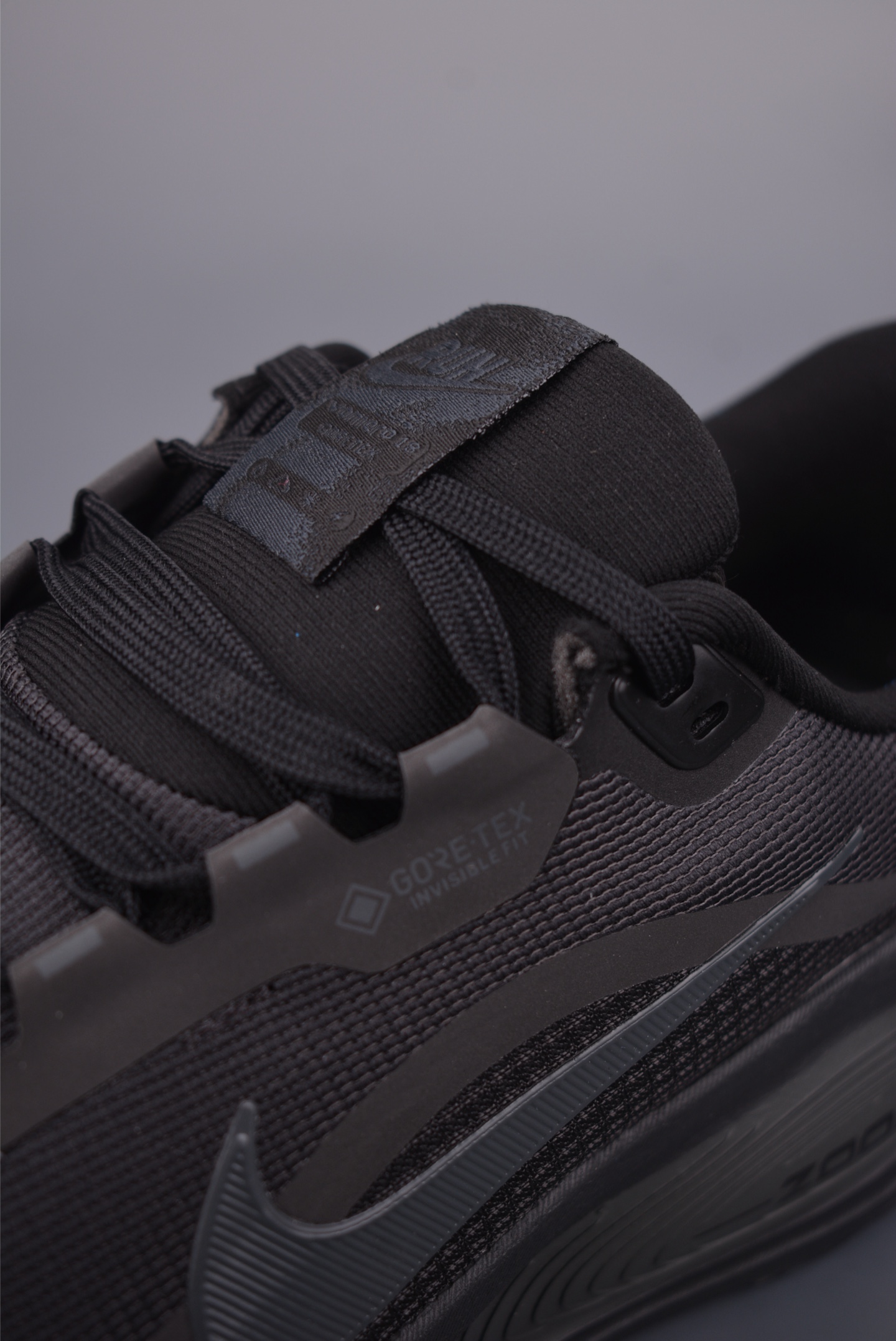 Nike Air Zoom Vomero 18 GTX 全新科技提前原鞋开发 HQ7002-081