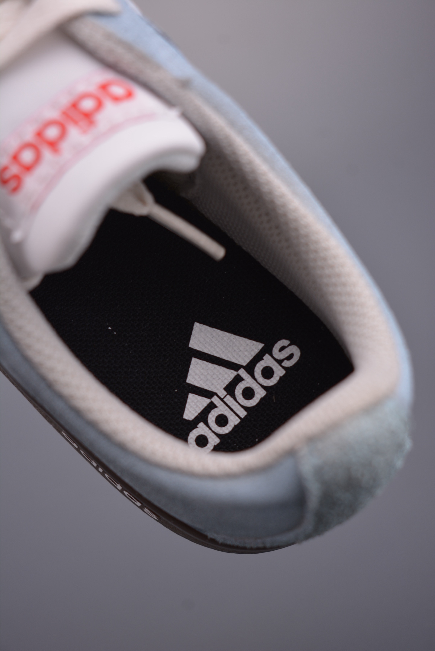 adidVI Court CLASSIC 三叶草休闲复古运动板鞋 HQ1802 adidVI Court CLASSIC 三叶草休闲复古运动板鞋 HQ1802