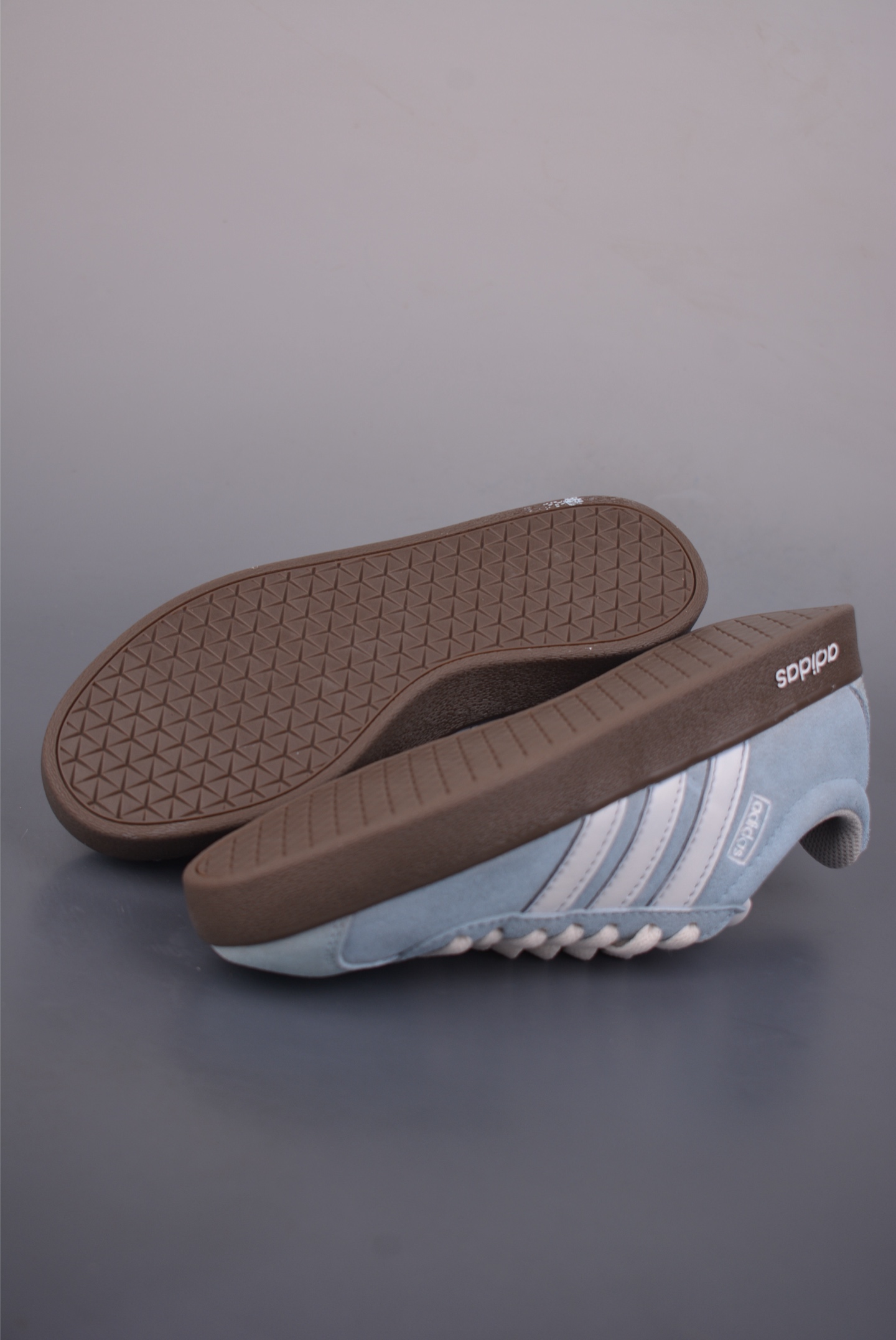 adidVI Court CLASSIC 三叶草休闲复古运动板鞋 HQ1802 adidVI Court CLASSIC 三叶草休闲复古运动板鞋 HQ1802