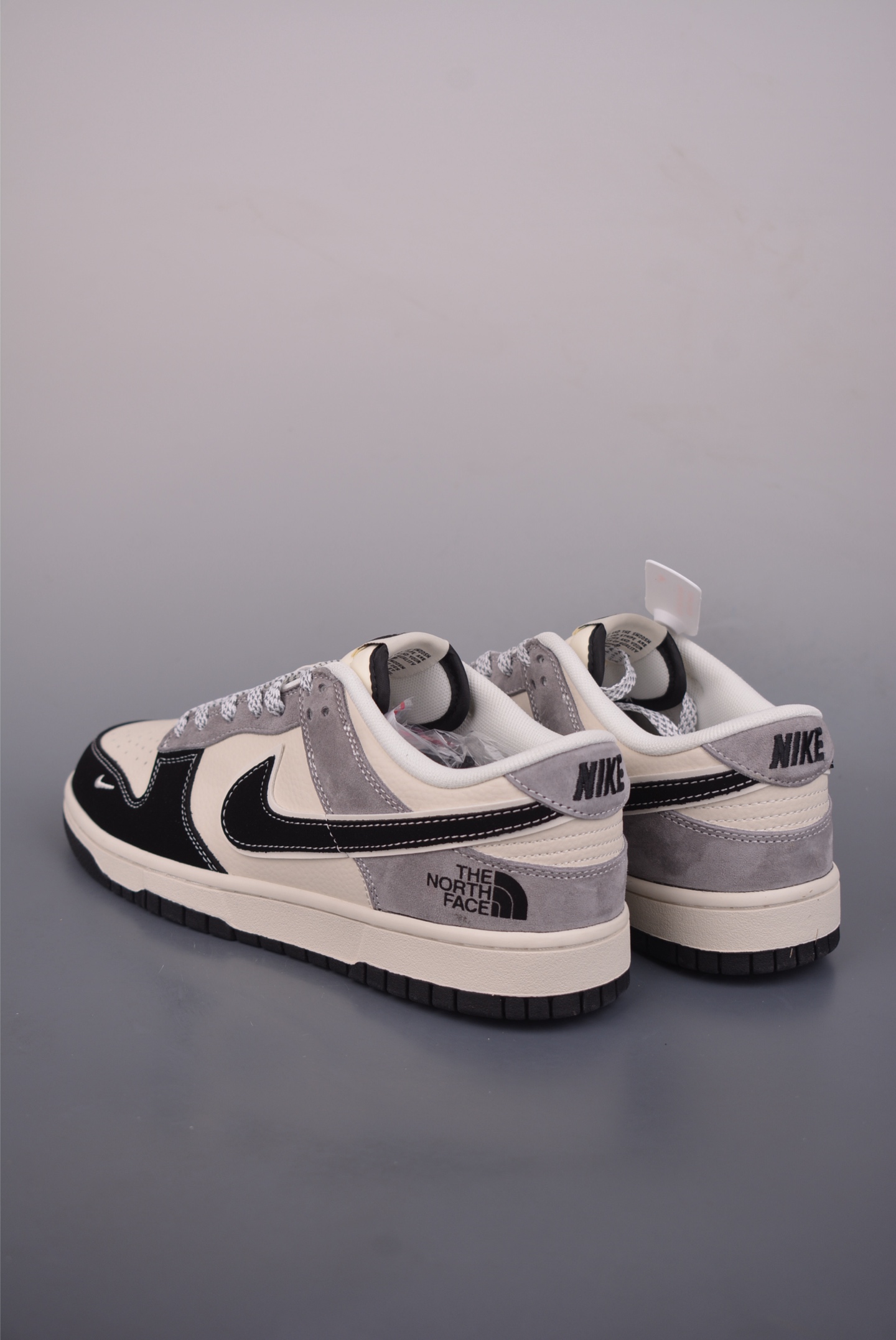 280 Nike SB Dunk Low 北面限定 DN3168-010