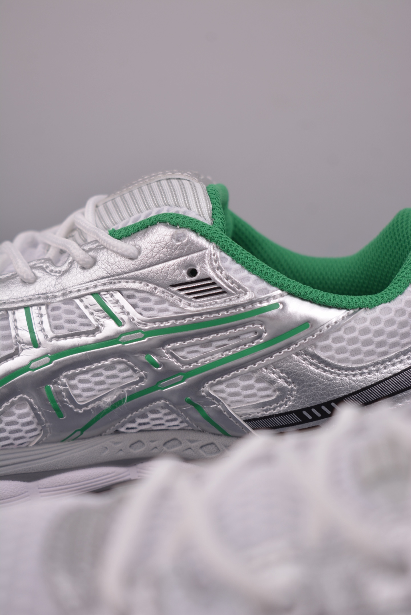 AsicsGel-Kayano 12.1 亚瑟士运动休闲透气专业跑鞋 1203A827-100