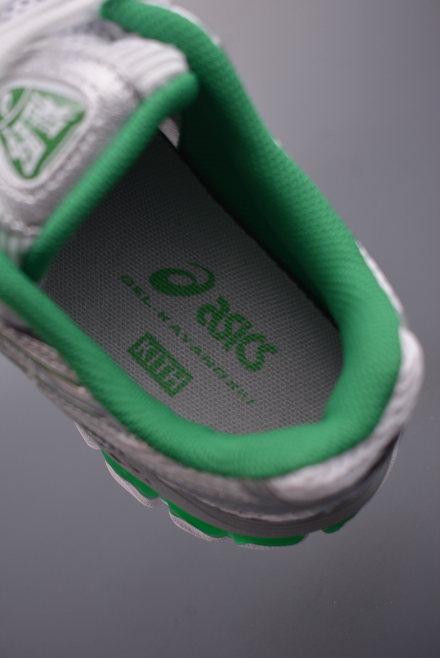 AsicsGel-Kayano 12.1 亚瑟士运动休闲透气专业跑鞋 1203A827-100