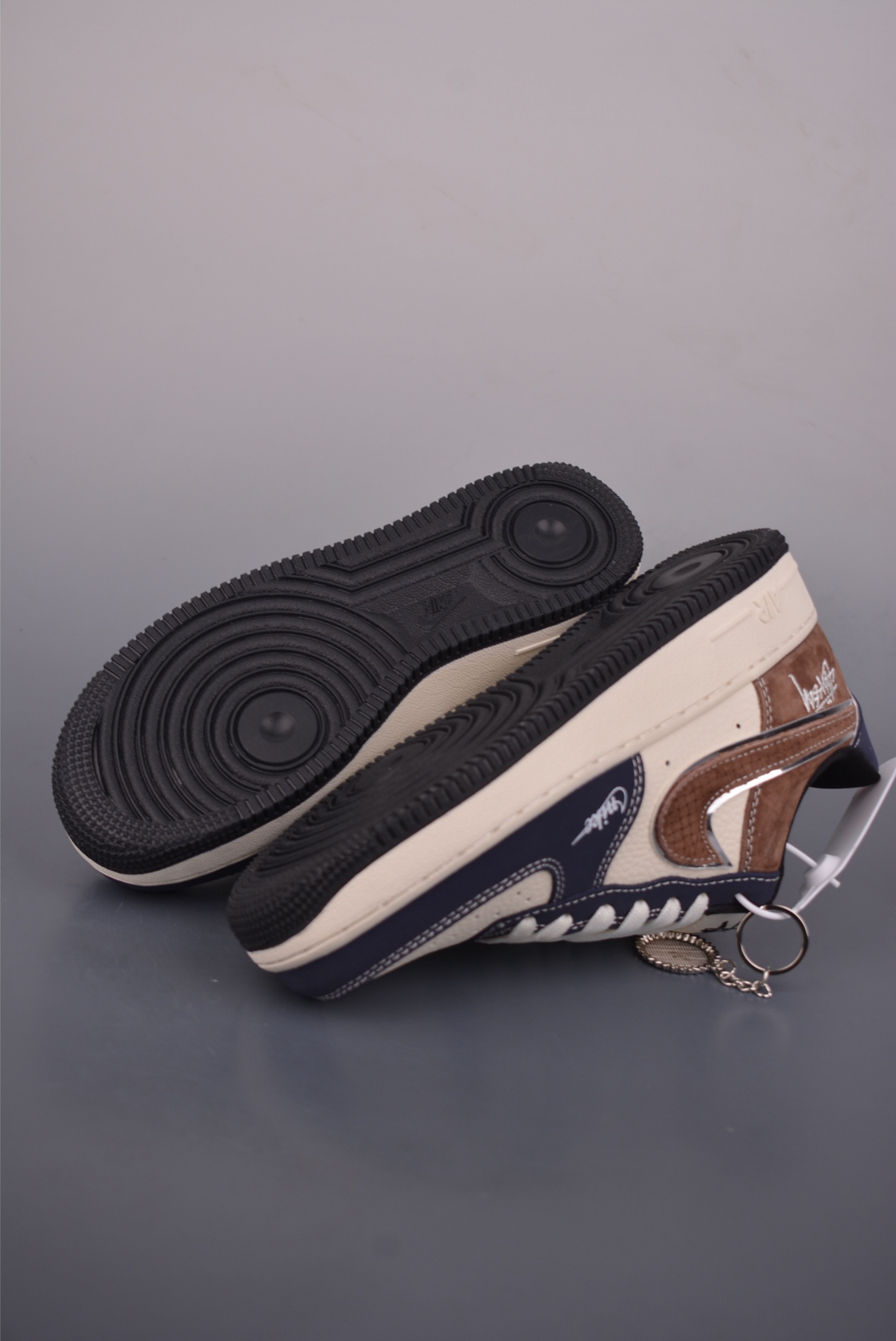 Nike Air Force 1 Low 斯图西联名 DF0188-105