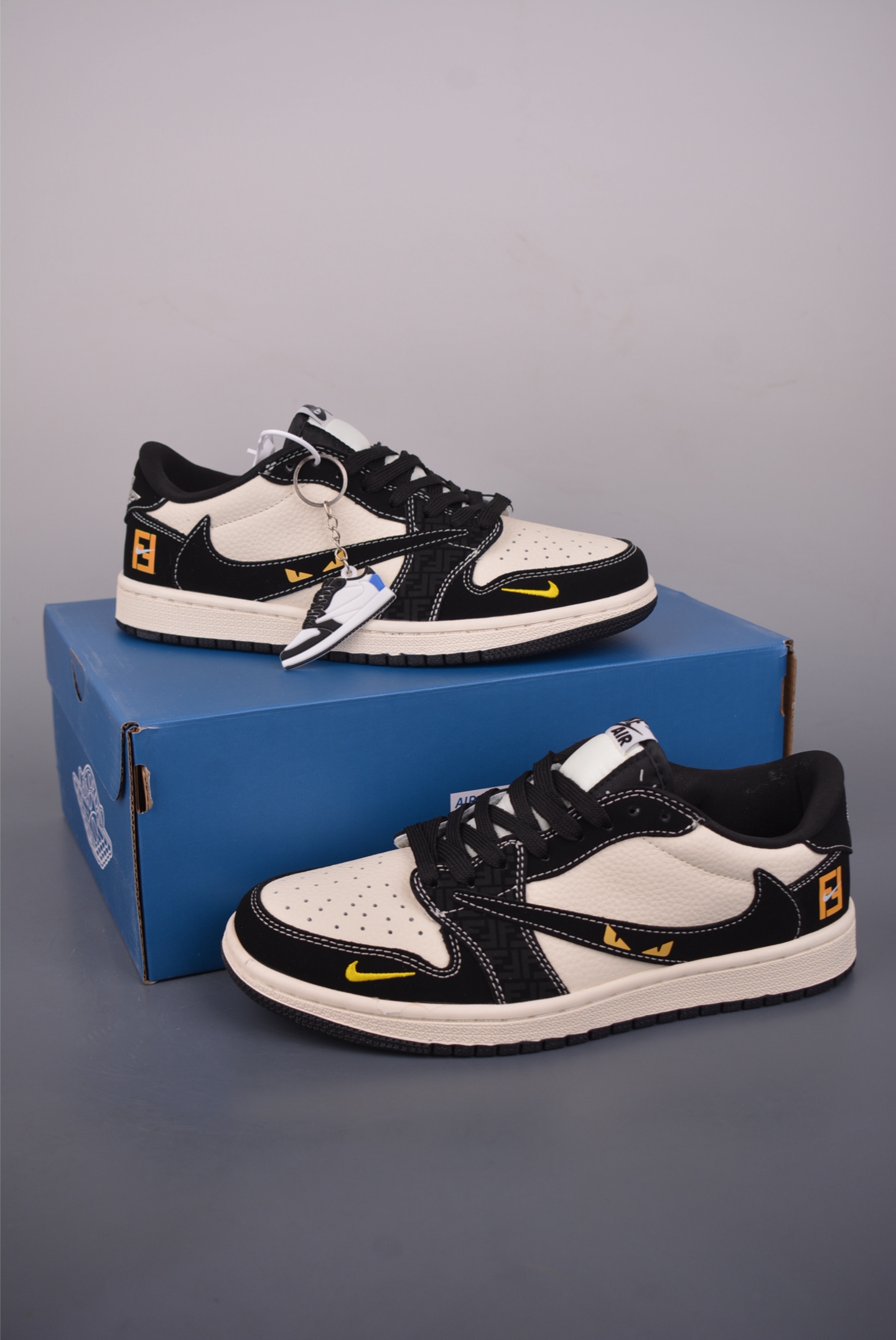 Fragment x Travis Scott x FENDI Air Jordan 1 Low 三方联名倒钩 全新的三方联名低帮倒钩鞋面 DD786-110 Fragment x Travis Scott x FENDI Air Jordan 1 Low 三方联名倒钩 全新的三方联名低帮倒钩鞋面 DD786-110