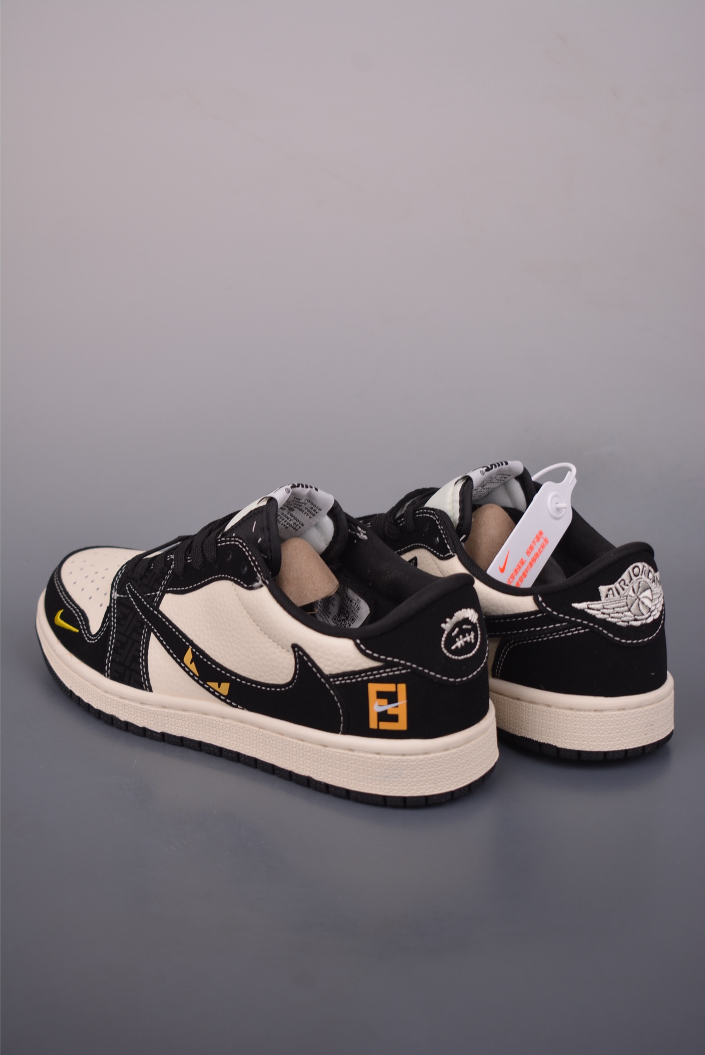 Fragment x Travis Scott x FENDI Air Jordan 1 Low 三方联名倒钩 全新的三方联名低帮倒钩鞋面 DD786-110 Fragment x Travis Scott x FENDI Air Jordan 1 Low 三方联名倒钩 全新的三方联名低帮倒钩鞋面 DD786-110