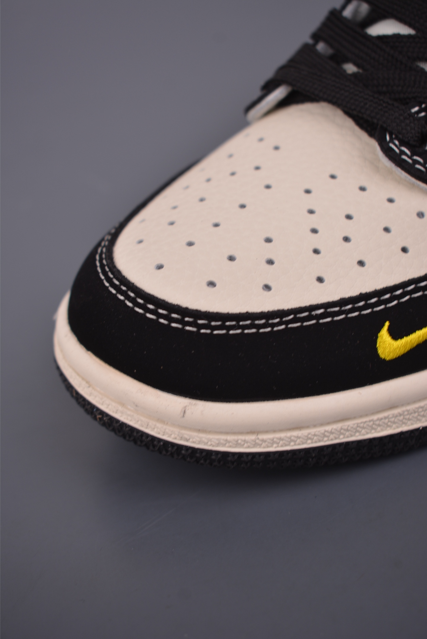 Fragment x Travis Scott x FENDI Air Jordan 1 Low 三方联名倒钩 全新的三方联名低帮倒钩鞋面 DD786-110 Fragment x Travis Scott x FENDI Air Jordan 1 Low 三方联名倒钩 全新的三方联名低帮倒钩鞋面 DD786-110