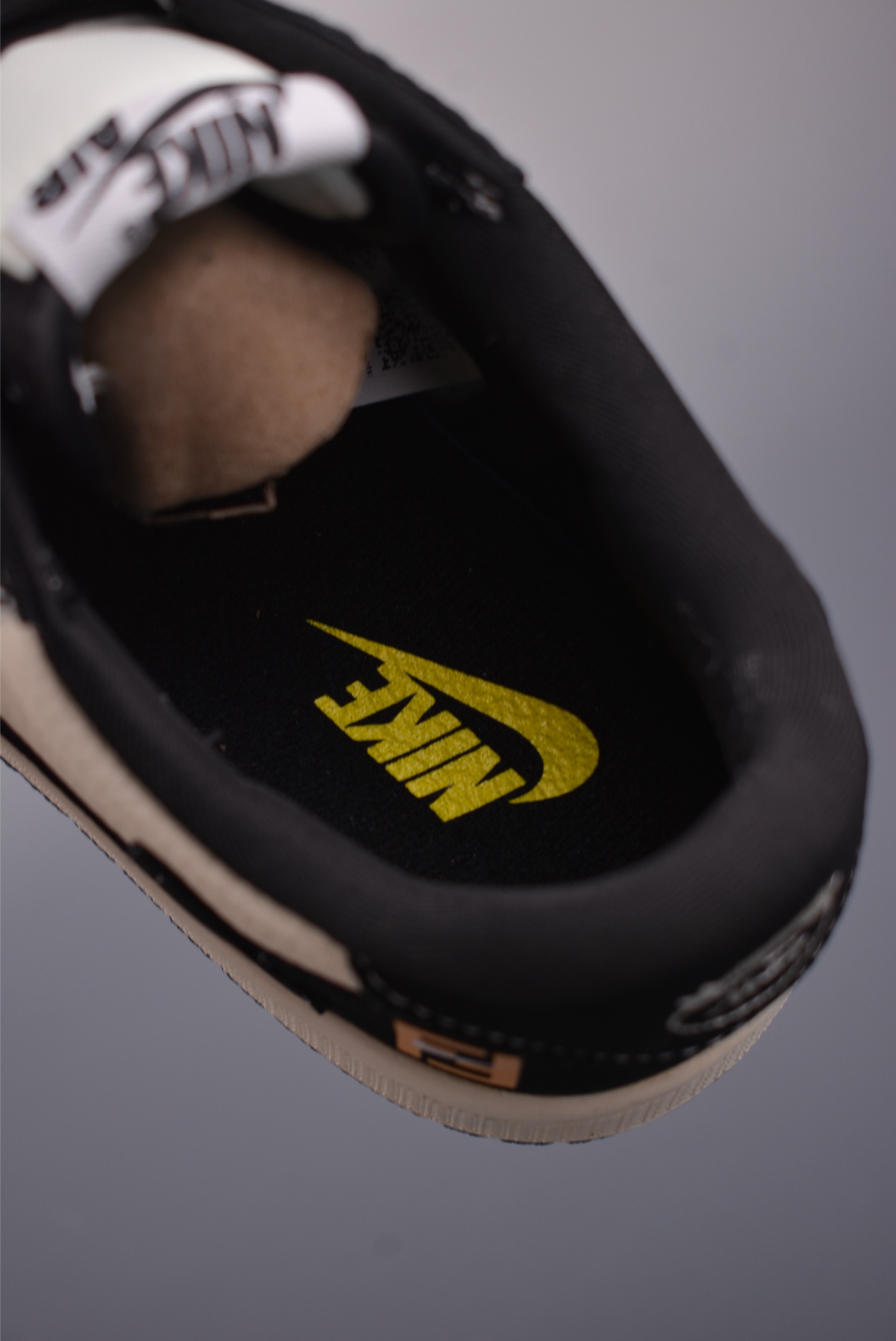 Fragment x Travis Scott x FENDI Air Jordan 1 Low 三方联名倒钩 全新的三方联名低帮倒钩鞋面 DD786-110 Fragment x Travis Scott x FENDI Air Jordan 1 Low 三方联名倒钩 全新的三方联名低帮倒钩鞋面 DD786-110