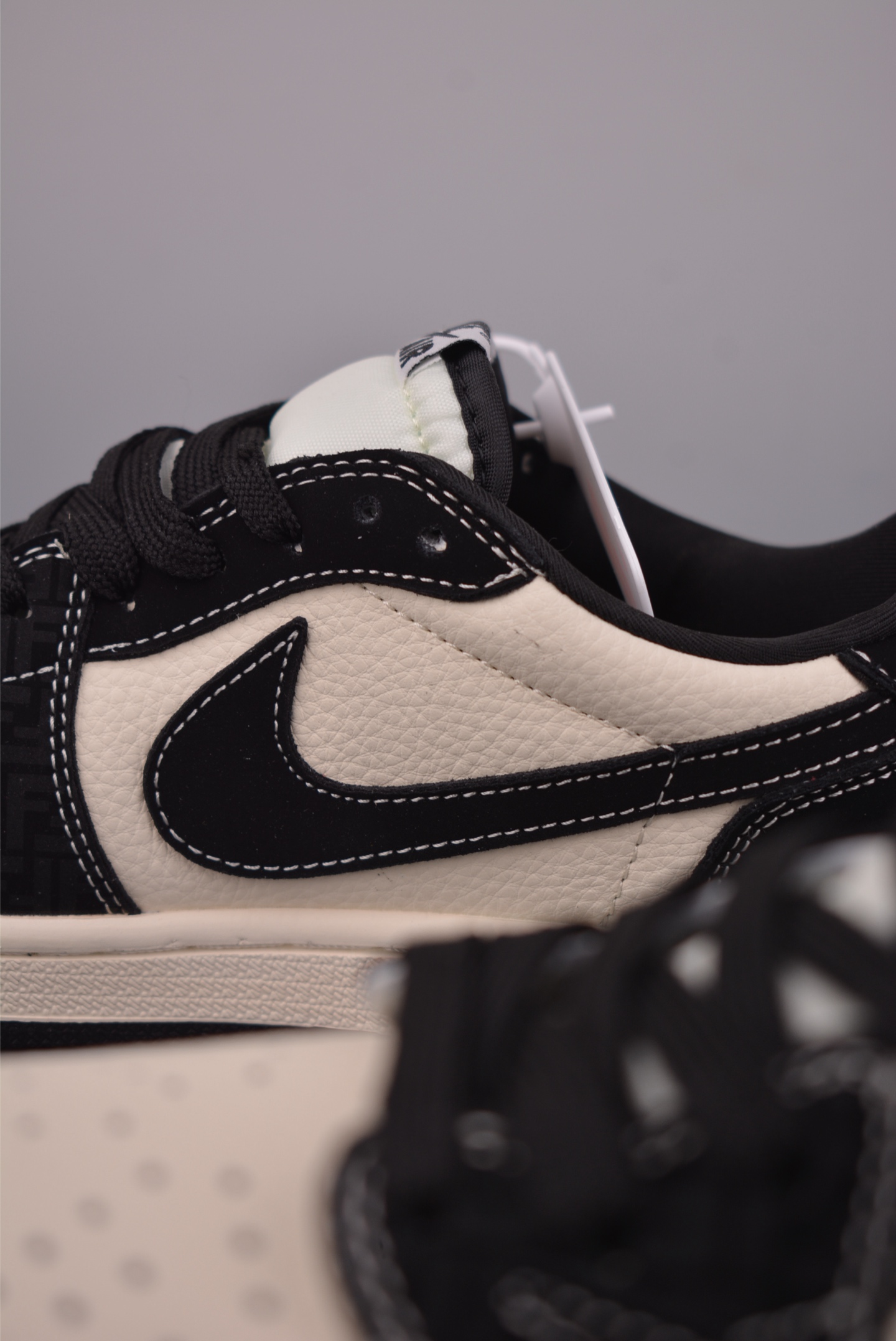 Fragment x Travis Scott x FENDI Air Jordan 1 Low 三方联名倒钩 全新的三方联名低帮倒钩鞋面 DD786-110 Fragment x Travis Scott x FENDI Air Jordan 1 Low 三方联名倒钩 全新的三方联名低帮倒钩鞋面 DD786-110