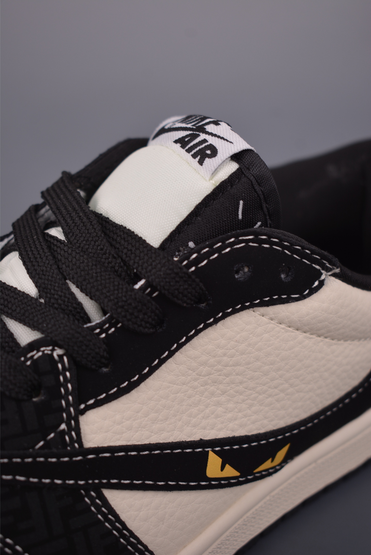 Fragment x Travis Scott x FENDI Air Jordan 1 Low 三方联名倒钩 全新的三方联名低帮倒钩鞋面 DD786-110 Fragment x Travis Scott x FENDI Air Jordan 1 Low 三方联名倒钩 全新的三方联名低帮倒钩鞋面 DD786-110