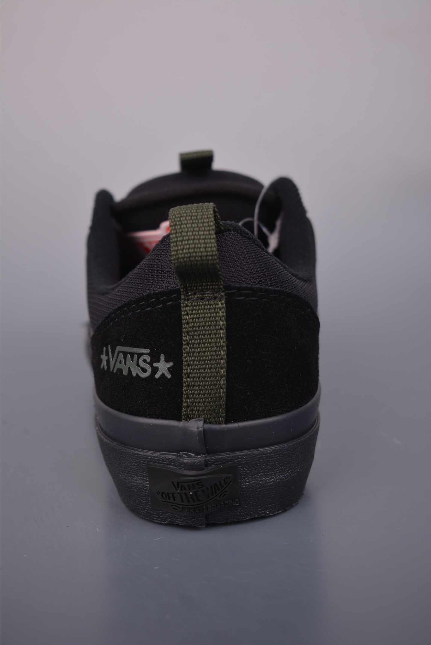 Atiba Jefferson x Vans Old Skool 36 经典舒适滑板鞋 VN000D5RNLX Atiba Jefferson x Vans Old Skool 36 经典舒适滑板鞋 VN000D5RNLX