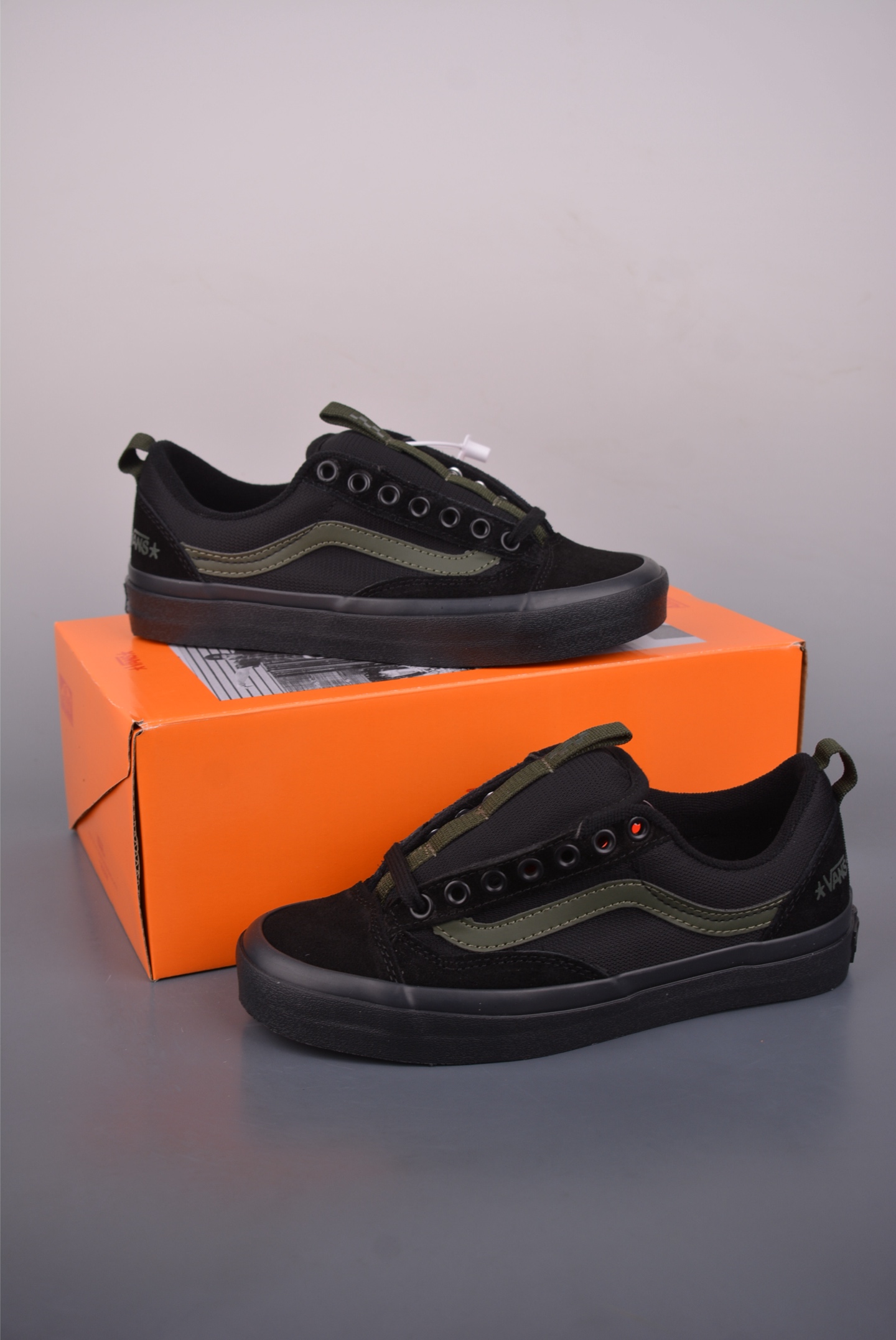 Atiba Jefferson x Vans Old Skool 36 经典舒适滑板鞋 VN000D5RNLX Atiba Jefferson x Vans Old Skool 36 经典舒适滑板鞋 VN000D5RNLX