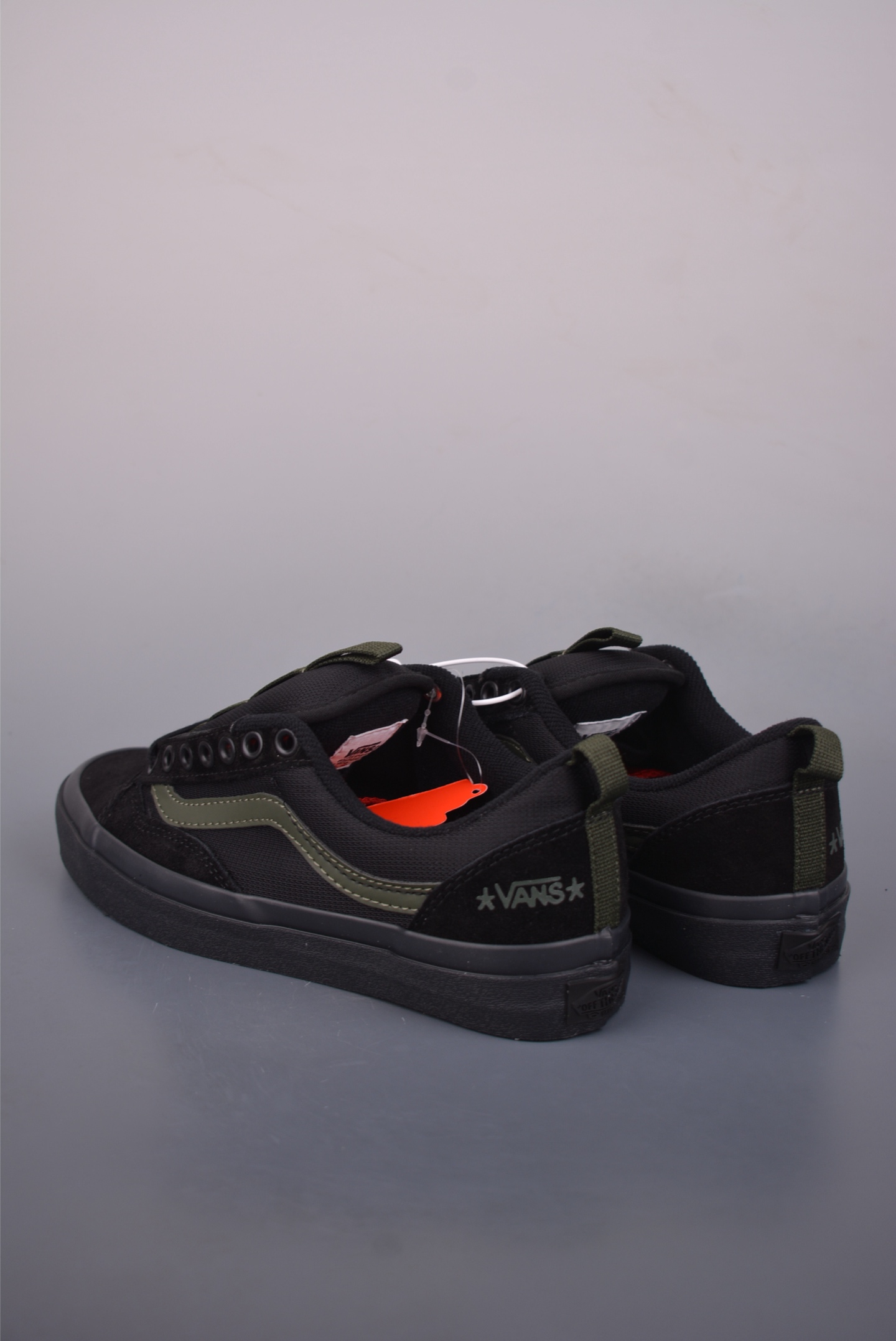 Atiba Jefferson x Vans Old Skool 36 经典舒适滑板鞋 VN000D5RNLX Atiba Jefferson x Vans Old Skool 36 经典舒适滑板鞋 VN000D5RNLX