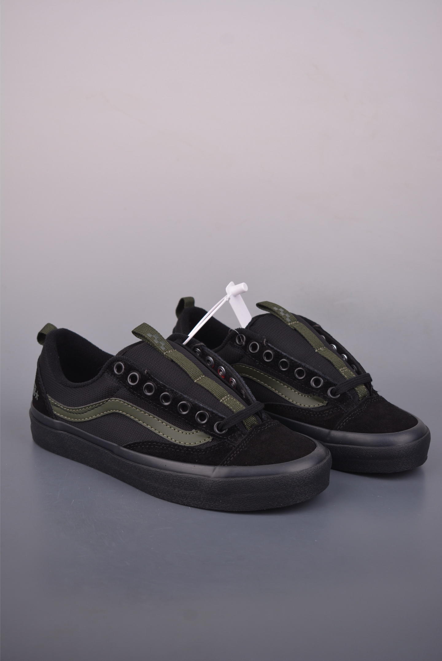 Atiba Jefferson x Vans Old Skool 36 经典舒适滑板鞋 VN000D5RNLX Atiba Jefferson x Vans Old Skool 36 经典舒适滑板鞋 VN000D5RNLX