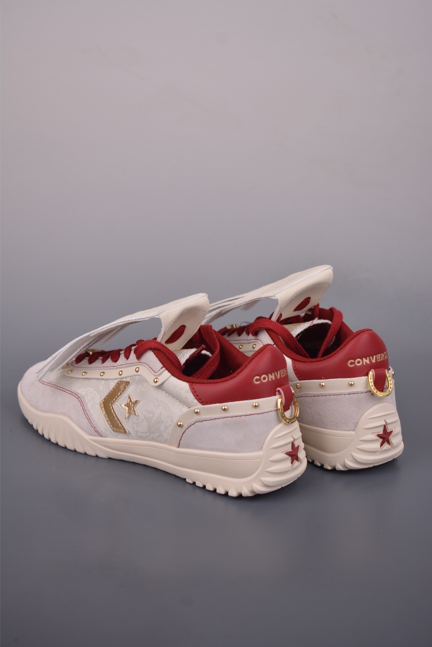 160 Converse All Star CNY 马年限定 匡威2026马年CNY新年限定德训鞋 米白麂皮 A19073C-Chinese UA Cheap High Quatity Brand Clothes Bags handbags Sneakers wholesale wholesaler seller from China Factory suppliers Fashion Clothing Shoes best Quality Beautiful Price 160 Converse All Star CNY 马年限定 匡威2026马年CNY新年限定德训鞋 米白麂皮 A19073C