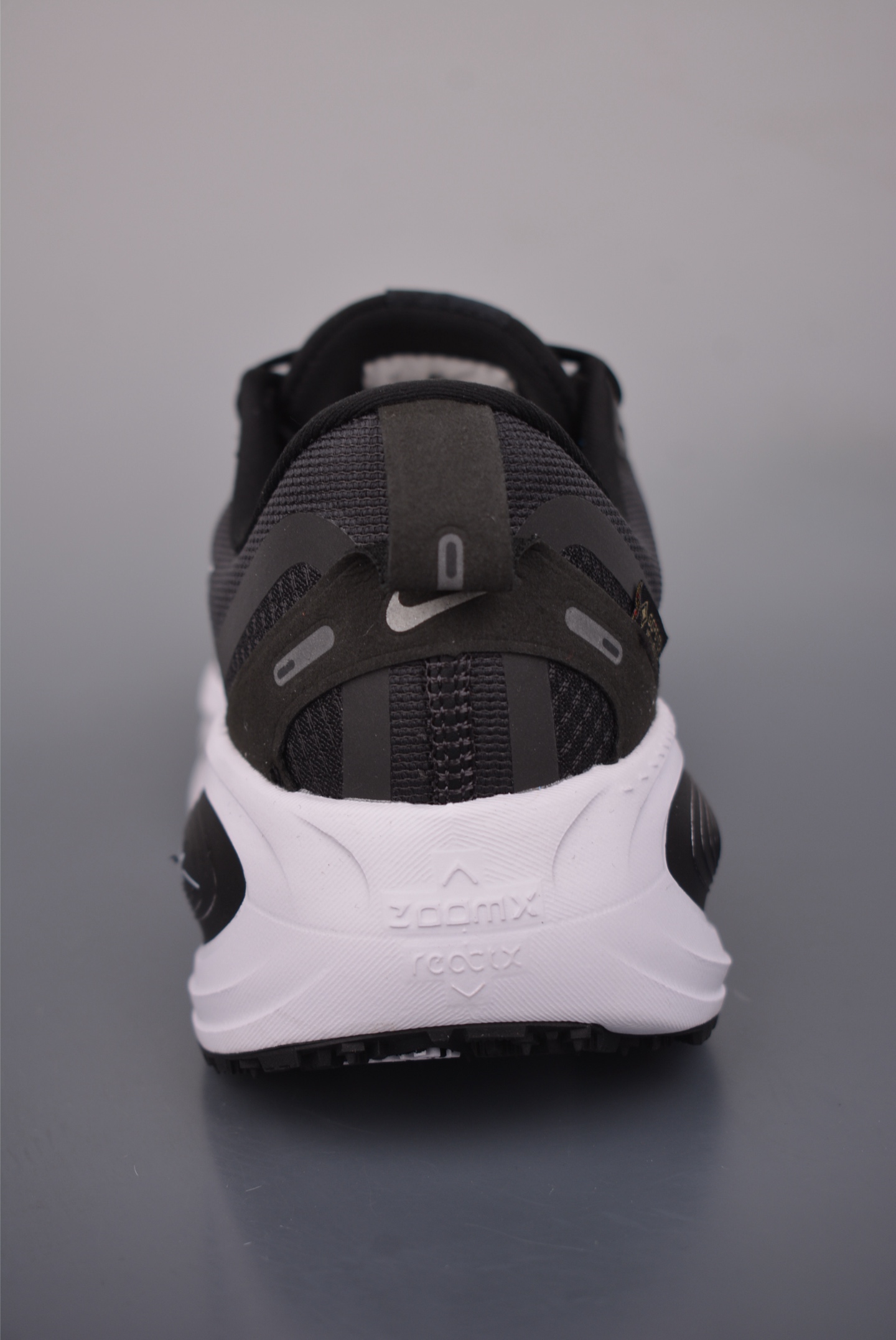 Nike Air Zoom Vomero 18 GTX HQ7002-002 Nike Air Zoom Vomero 18 GTX HQ7002-002