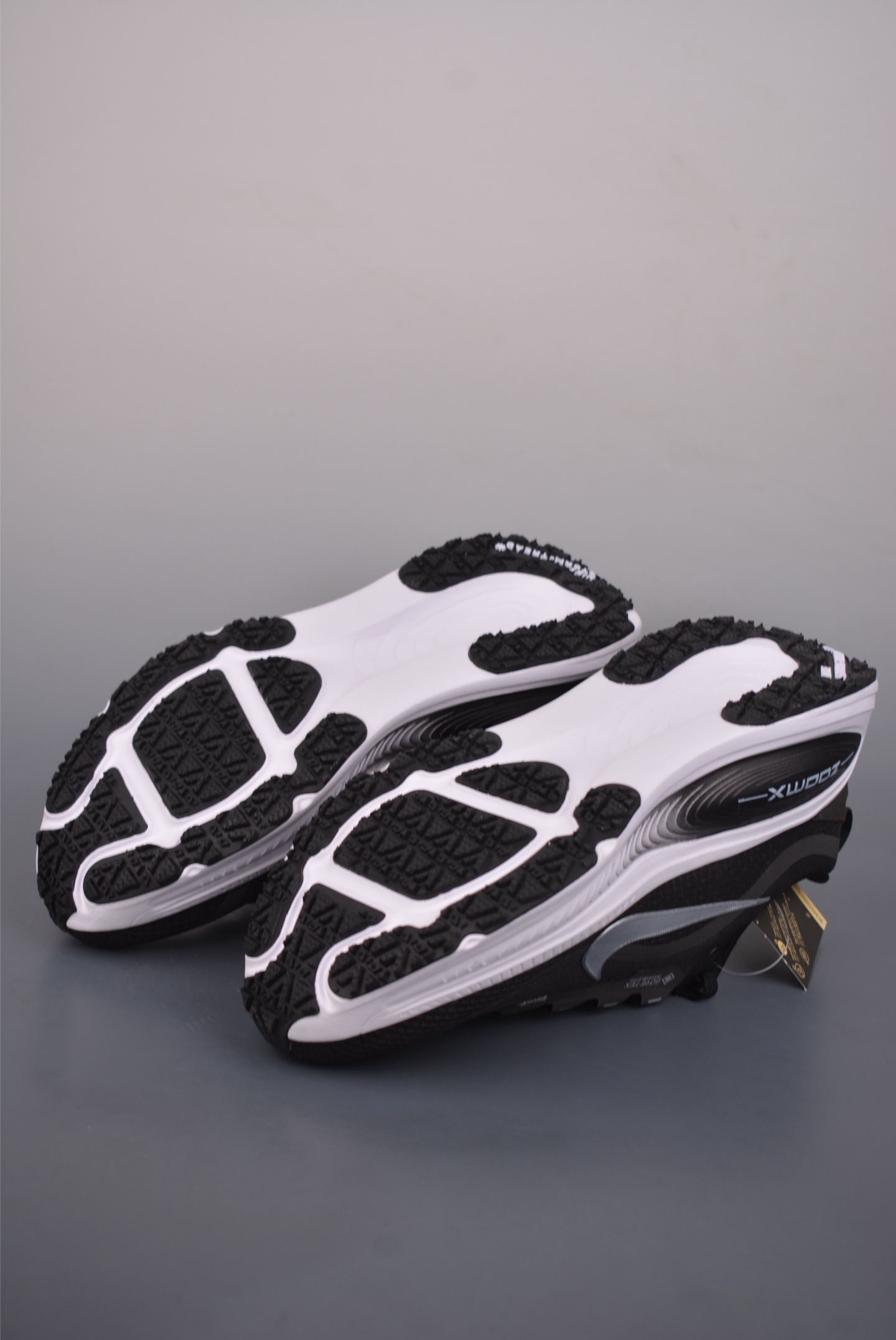Nike Air Zoom Vomero 18 GTX HQ7002-002 Nike Air Zoom Vomero 18 GTX HQ7002-002