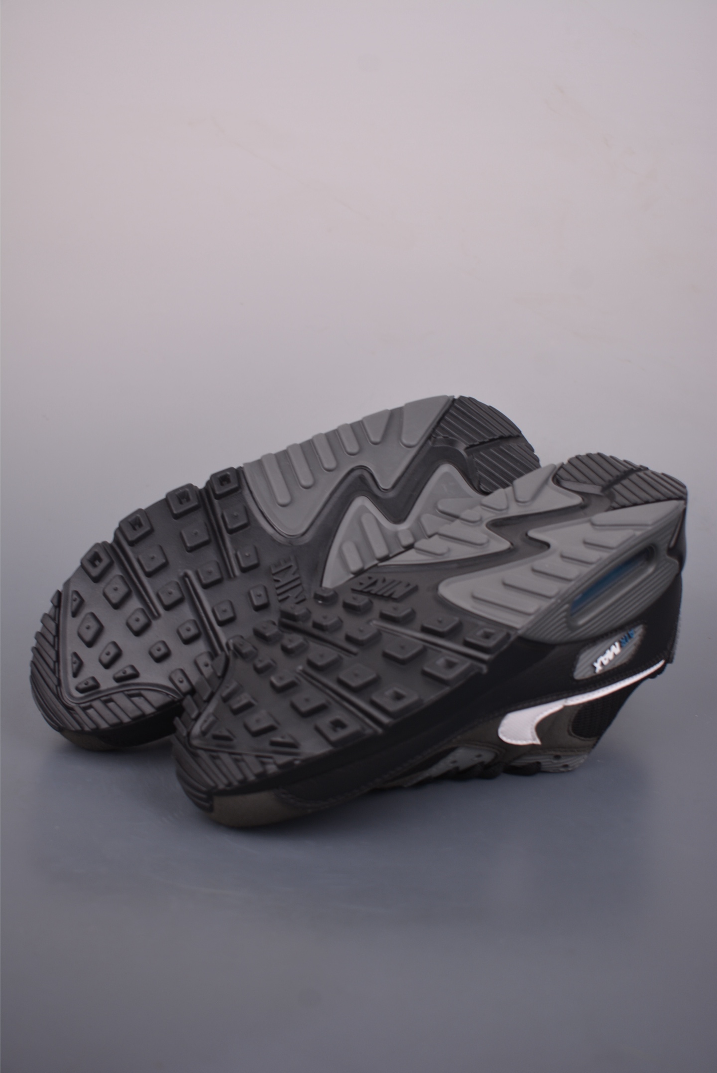 NIKE Air Max90 FUTURA 渠道原盒原标 经典拼接网面 DR0145-002 NIKE Air Max90 FUTURA 渠道原盒原标 经典拼接网面 DR0145-002