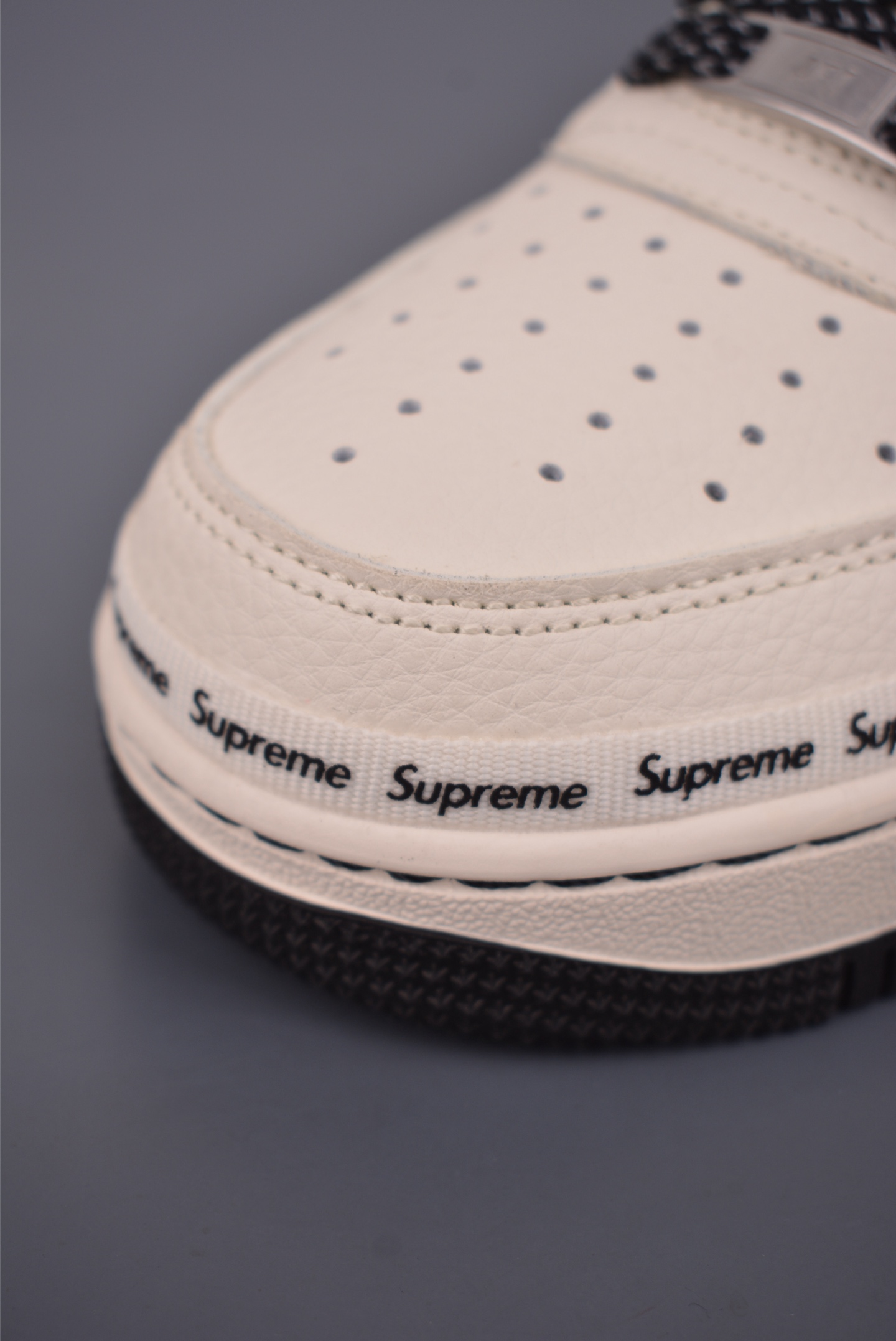 Nike Air Force 1 Low Supreme联名 XX3168-222 Nike Air Force 1 Low Supreme联名 XX3168-222