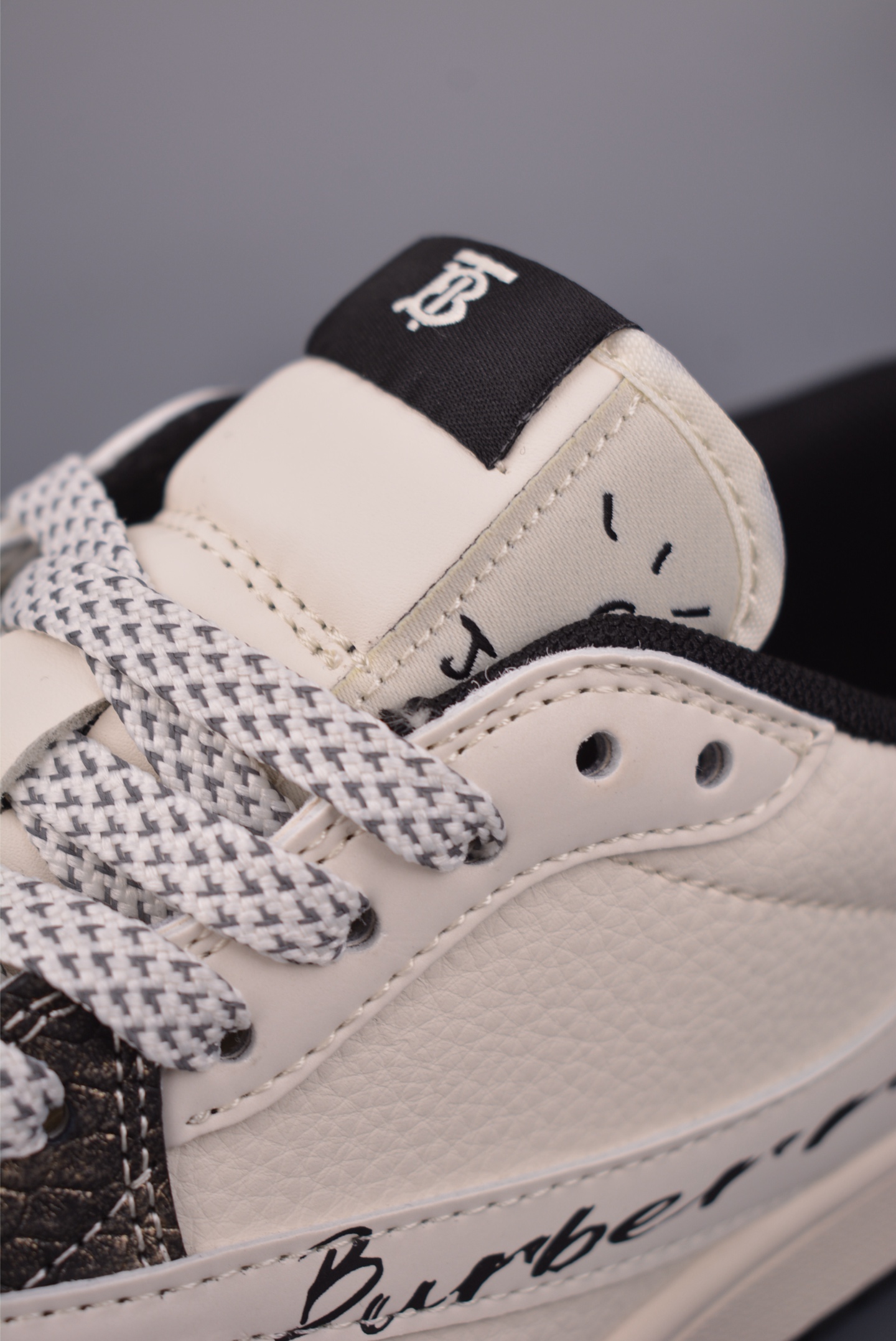 Fragment x Travis Scott x 巴黎世家 Air Jordan 1 Low 三方联名倒钩 HS1239-004
