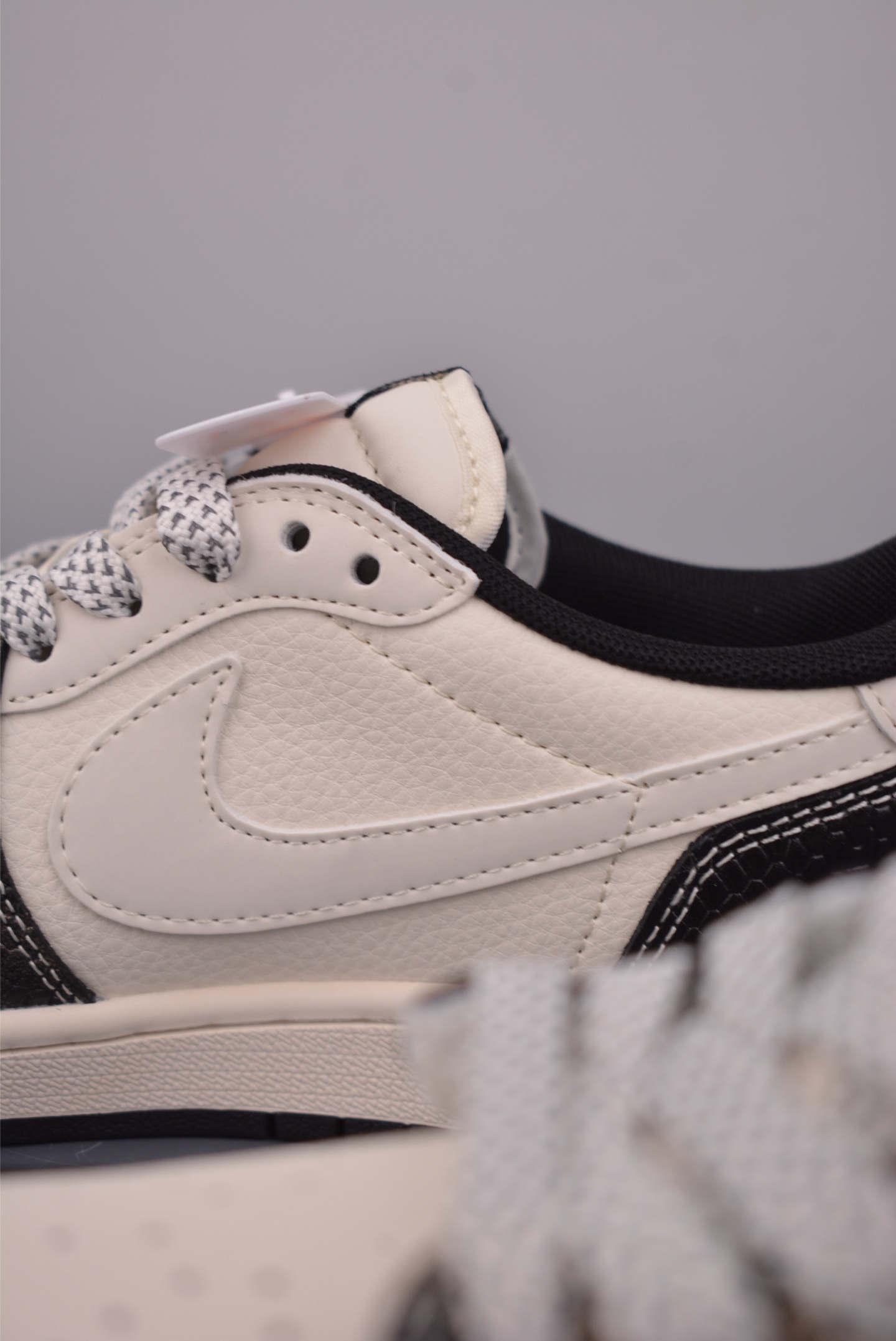Fragment x Travis Scott x 巴黎世家 Air Jordan 1 Low 三方联名倒钩 HS1239-004