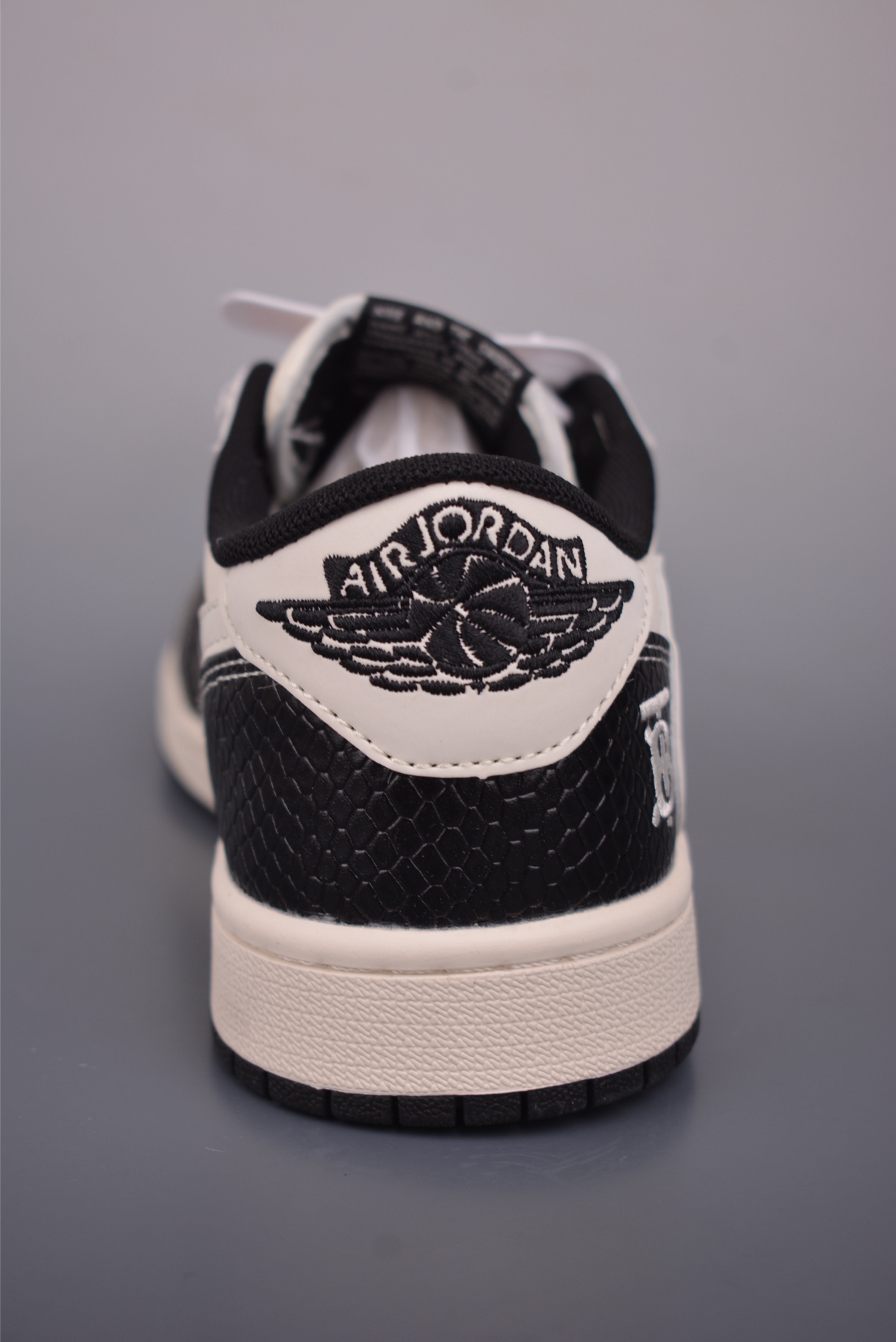 Fragment x Travis Scott x 巴黎世家 Air Jordan 1 Low 三方联名倒钩 HS1239-004