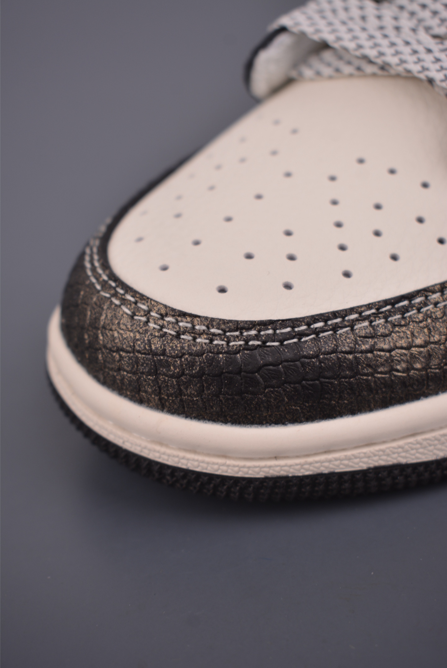 Fragment x Travis Scott x 巴黎世家 Air Jordan 1 Low 三方联名倒钩 HS1239-004