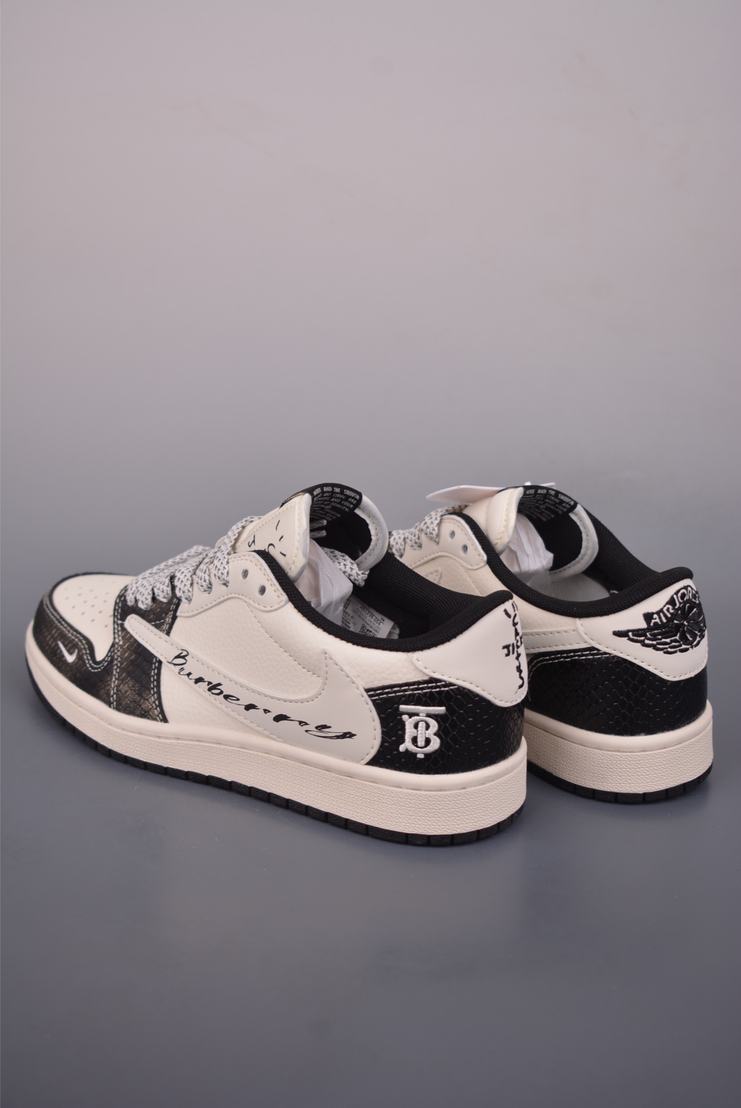 Fragment x Travis Scott x 巴黎世家 Air Jordan 1 Low 三方联名倒钩 HS1239-004
