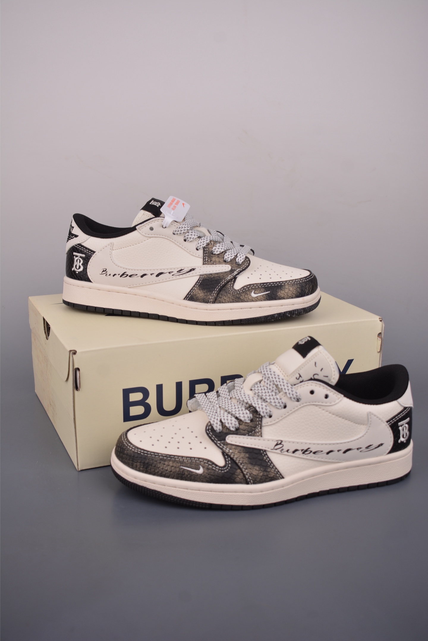 Fragment x Travis Scott x 巴黎世家 Air Jordan 1 Low 三方联名倒钩 HS1239-004