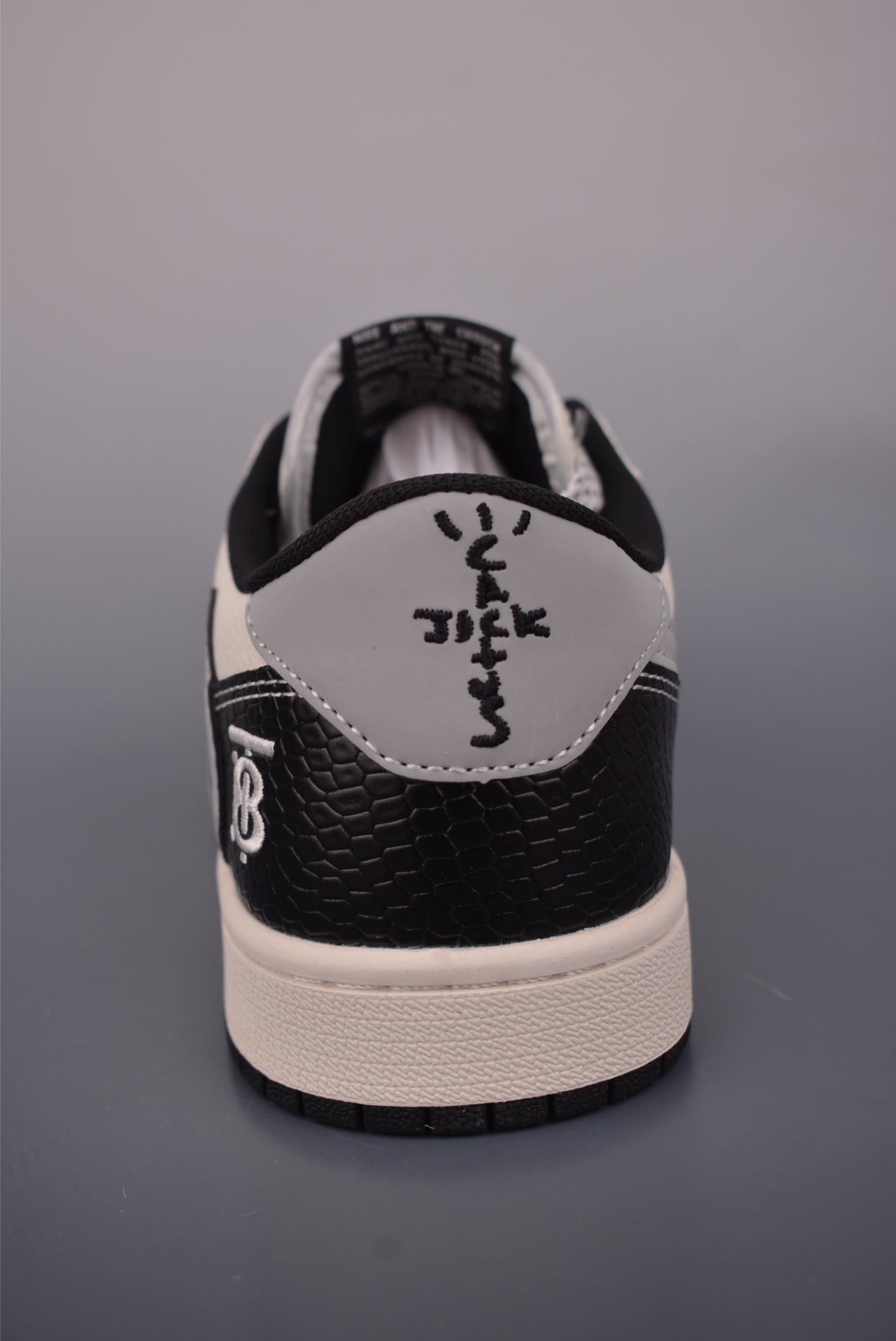 Fragment x Travis Scott x 巴黎世家 Air Jordan 1 Low 三方联名倒钩 HS1239-003
