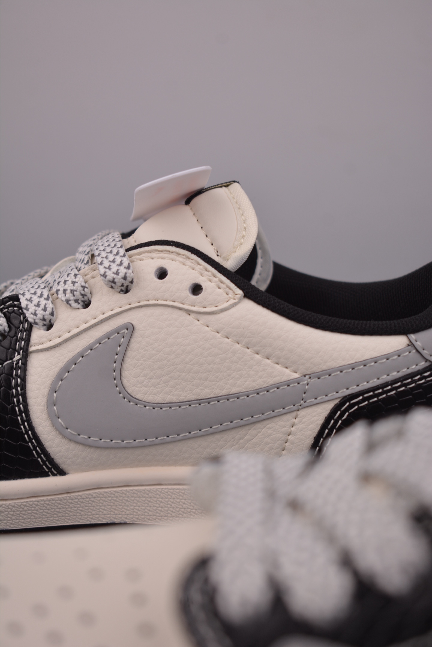 Fragment x Travis Scott x 巴黎世家 Air Jordan 1 Low 三方联名倒钩 HS1239-003