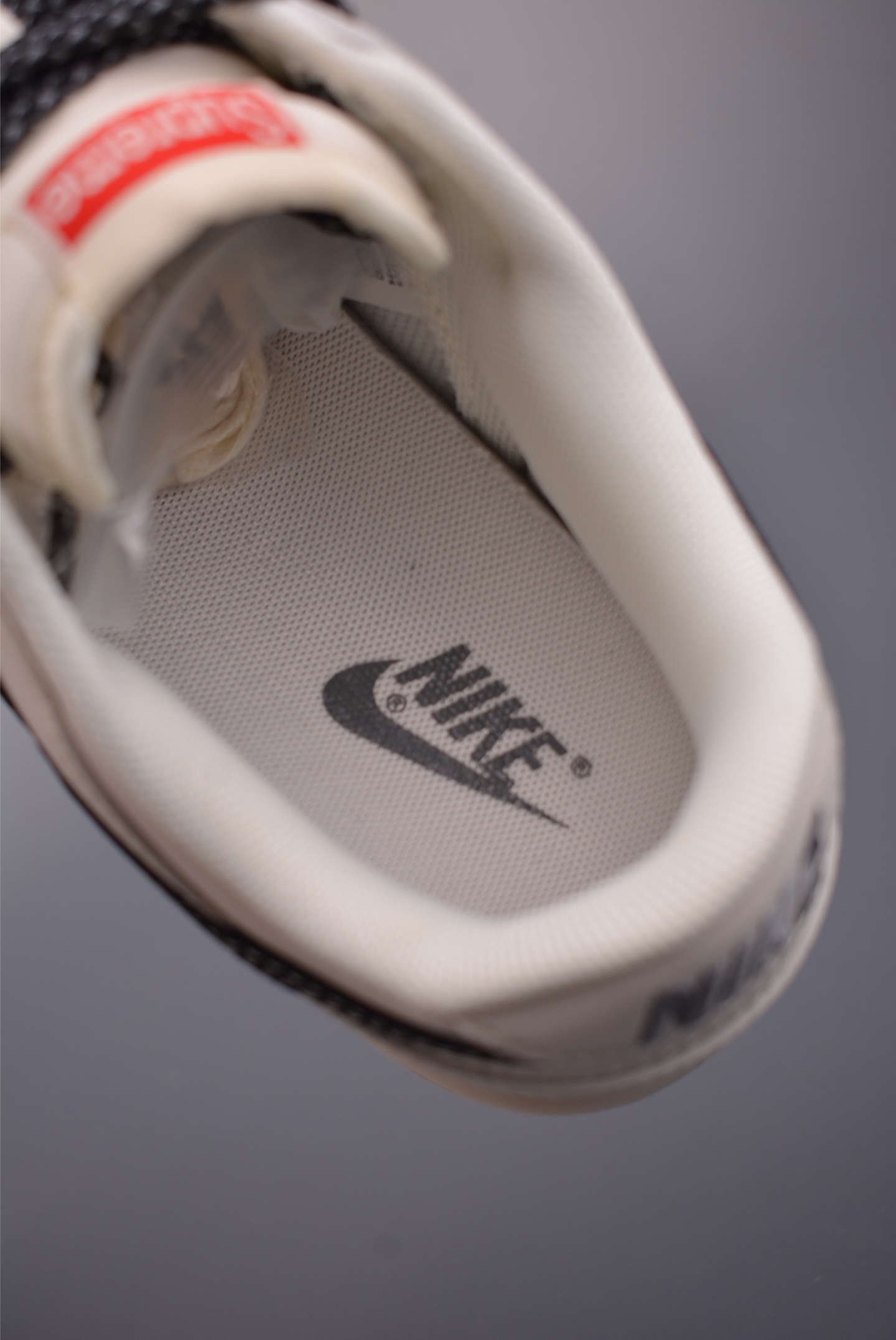 Nike SB Dunk Low Supreme联名 JP1628-011 Nike SB Dunk Low Supreme联名 JP1628-011