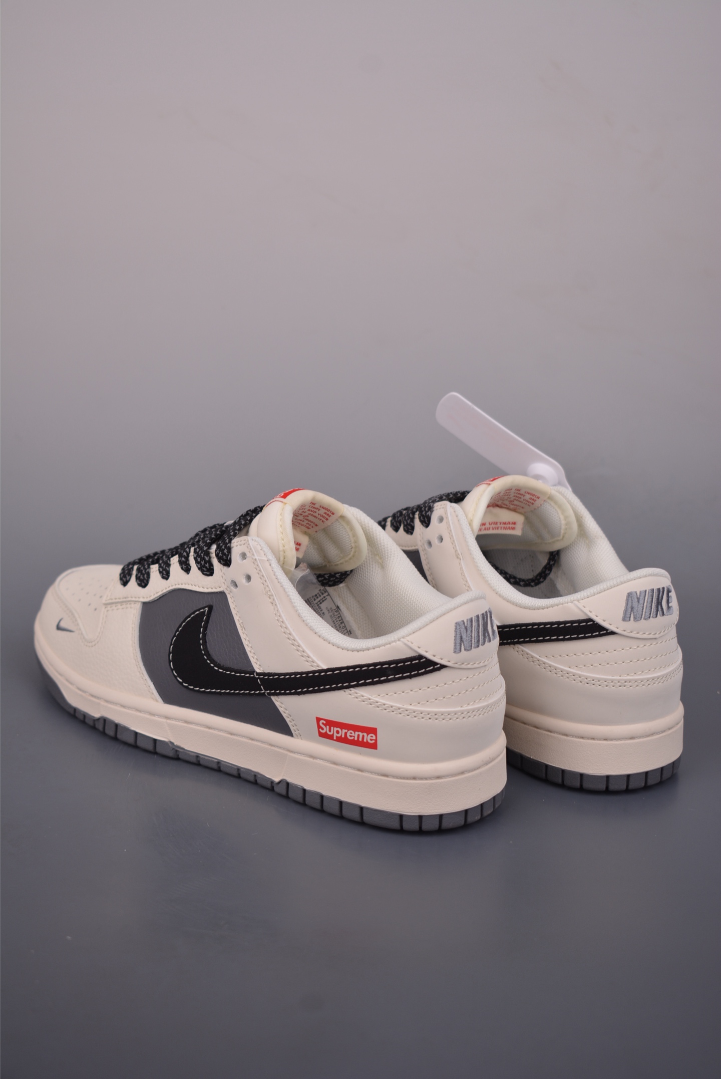 Nike SB Dunk Low Supreme联名 JP1628-011 Nike SB Dunk Low Supreme联名 JP1628-011