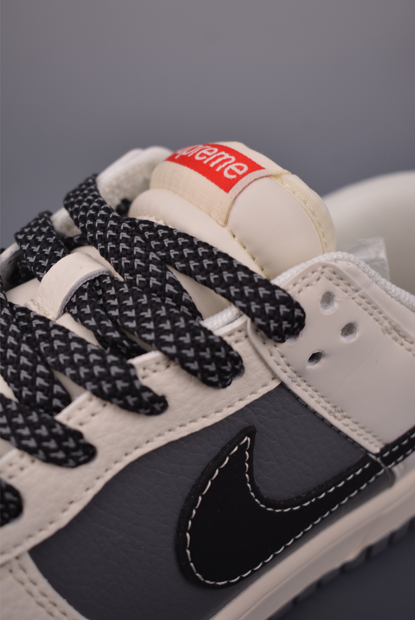 Nike SB Dunk Low Supreme联名 JP1628-011 Nike SB Dunk Low Supreme联名 JP1628-011