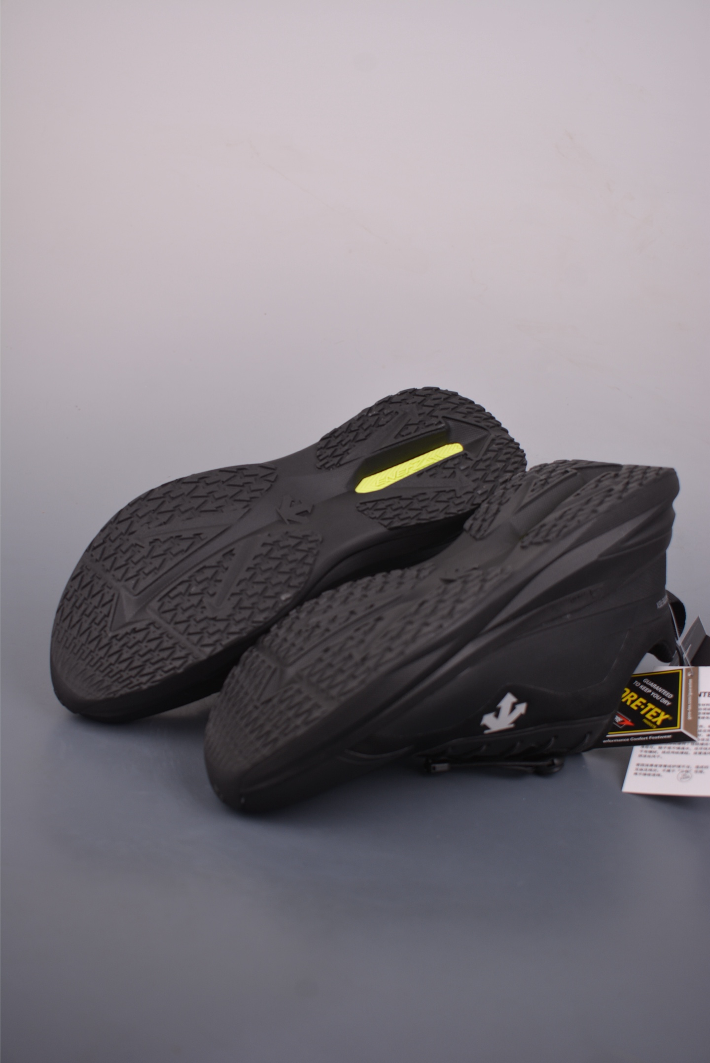 DESCENTE迪桑特 LAVITATE TRAIL GTX MAN 广东纯原版本 时尚休闲运动覆盖防水男子越野跑鞋 D333-RRN3B