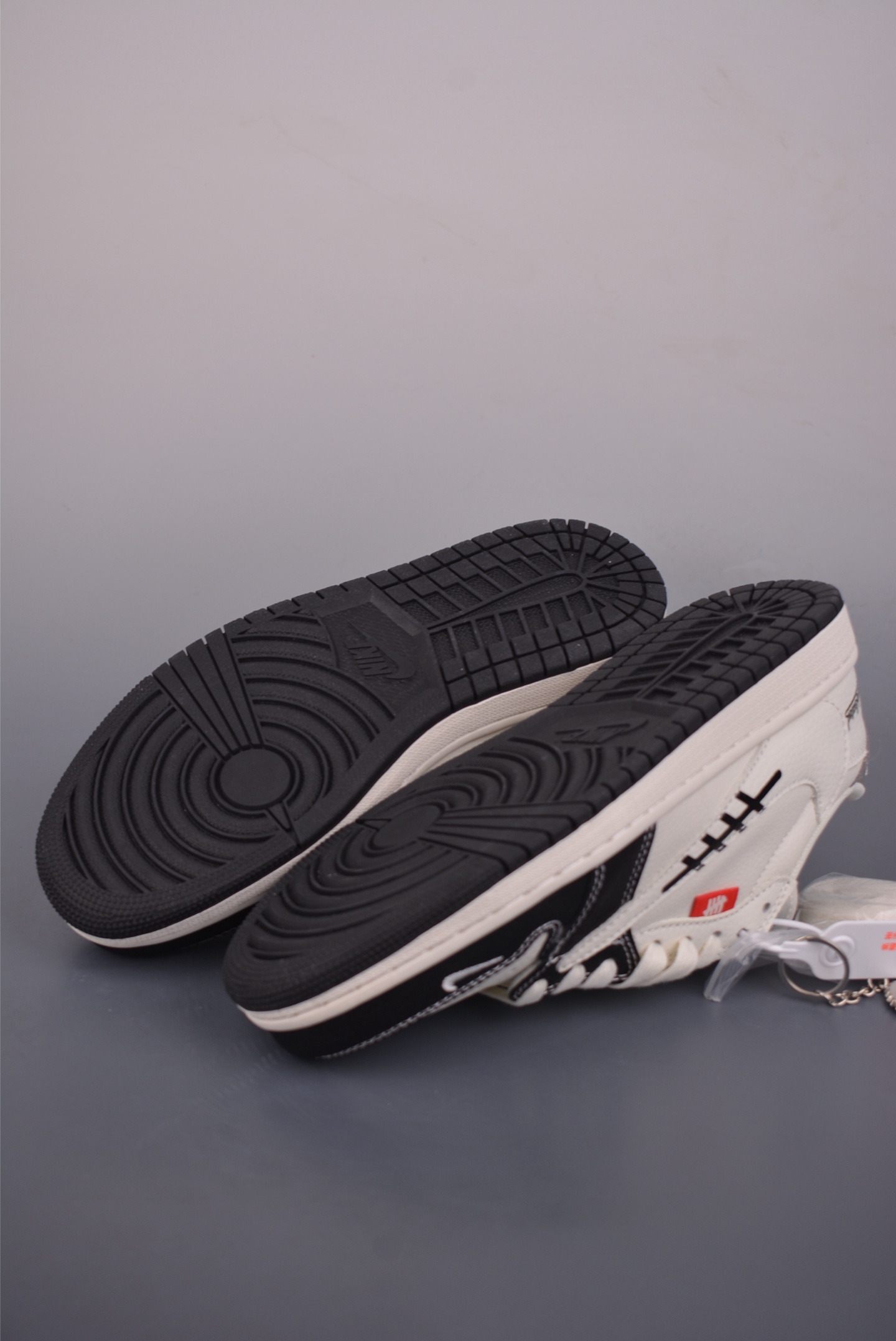 Fragment x Travis Scott x UN Air Jordan 1 Low 三方联名倒钩 全新的三方联名低帮倒钩 JW1188-169 Fragment x Travis Scott x UN Air Jordan 1 Low 三方联名倒钩 全新的三方联名低帮倒钩 JW1188-169