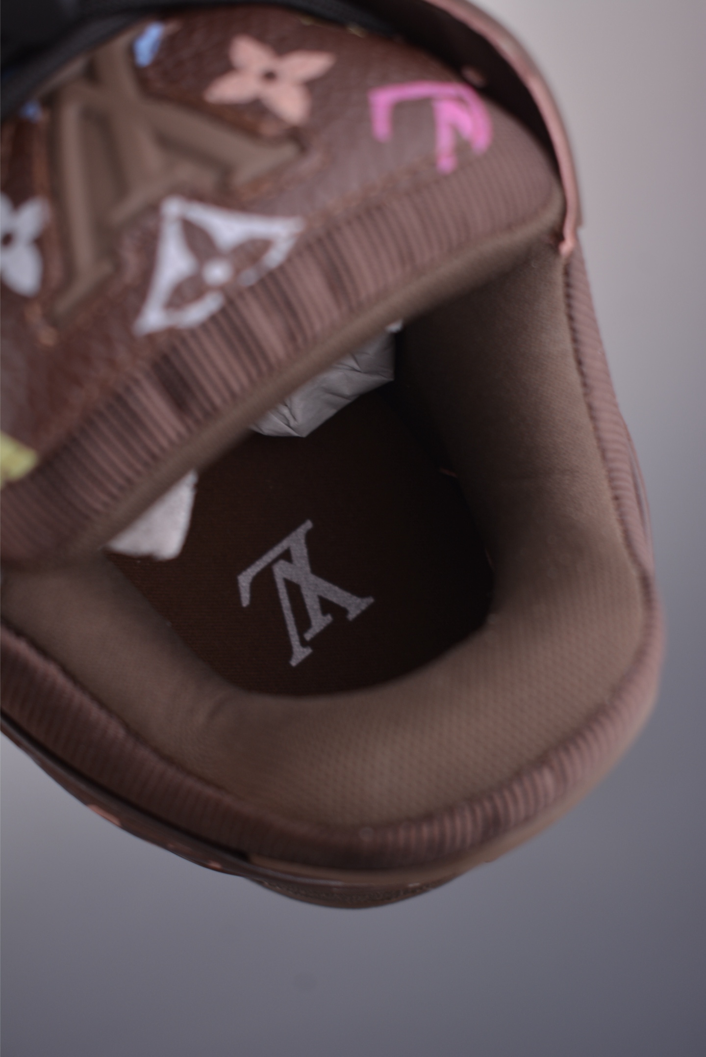 Louis Vuitton Trainer Maxi 胖丁低帮休闲板鞋 广奢高端货 全新私人订单出货 海淘代购同渠道 · 外贸高端零售专供 原版开发 完美楦型 还原度高 鞋面独家订制细柔小牛皮 厚实织物鞋带 质感拉满 私模 TPU 组合厚底 三色拼接设计 上脚自然增高 4–5cm 显腿长不笨重 正确折叠式内包鞋盒 细节干净 对版度高 拒绝市场吹嘘款 品质一眼可辨 1622 尺码35 36 37 38 39 40 41 42 43 44 45