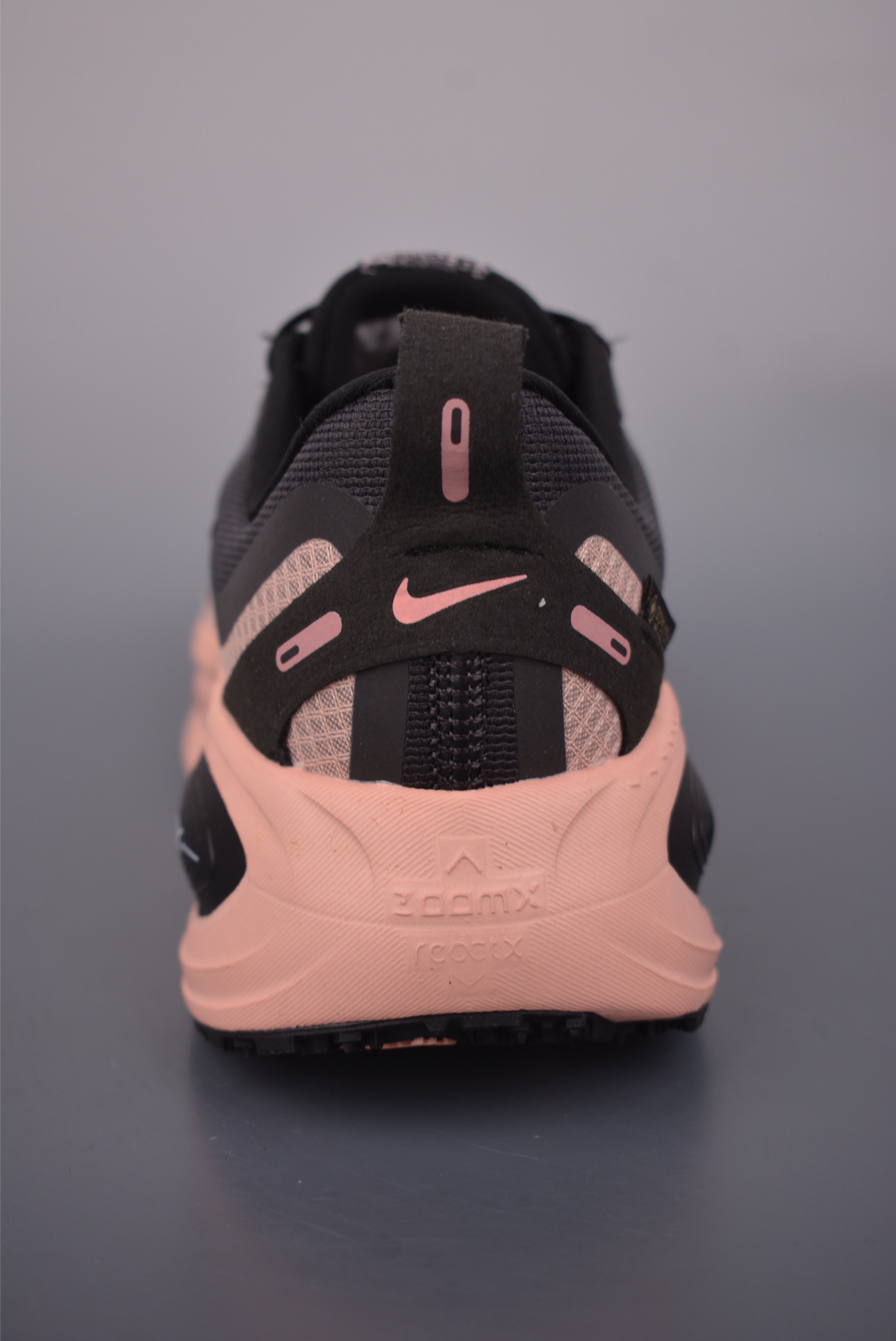 Nike Air Zoom Vomero 18 GTX 全新科技提前原鞋开发 HQ7002-003 Nike Air Zoom Vomero 18 GTX 全新科技提前原鞋开发 HQ7002-003