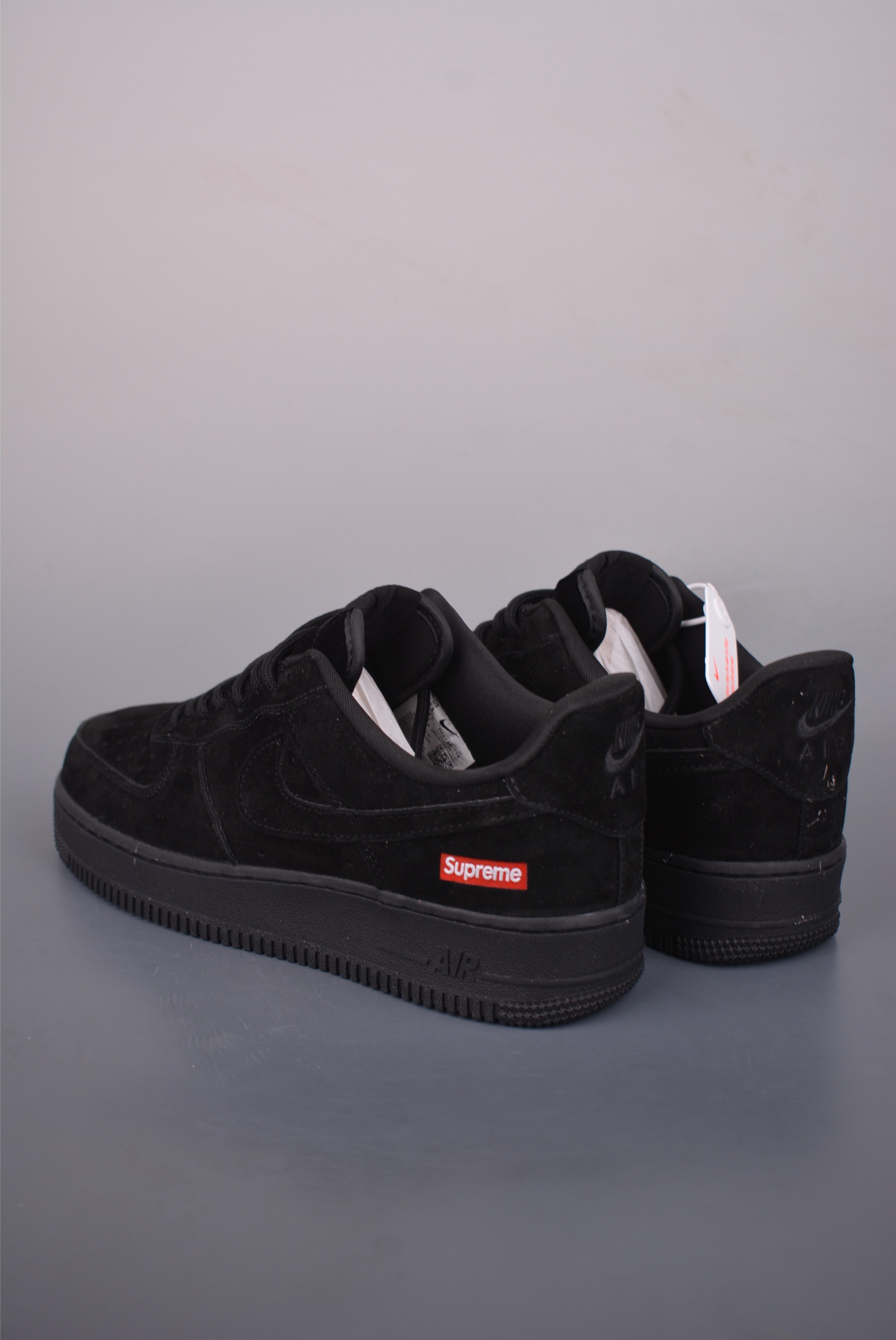 Nike Air Force 1 Low Supreme联名 DF0188-119 Nike Air Force 1 Low Supreme联名 DF0188-119