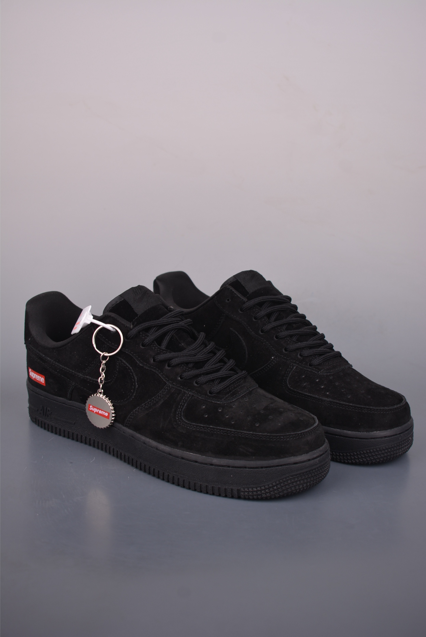 终端放店 Nike Air Force 1 Low Supreme联名 原楦头原纸板 打造纯正空军版型 专注外贸渠道 全掌内置蜂窝气垫 原盒配件 原厂中底钢印、拉帮完美 官方货号: DF0188 1192226