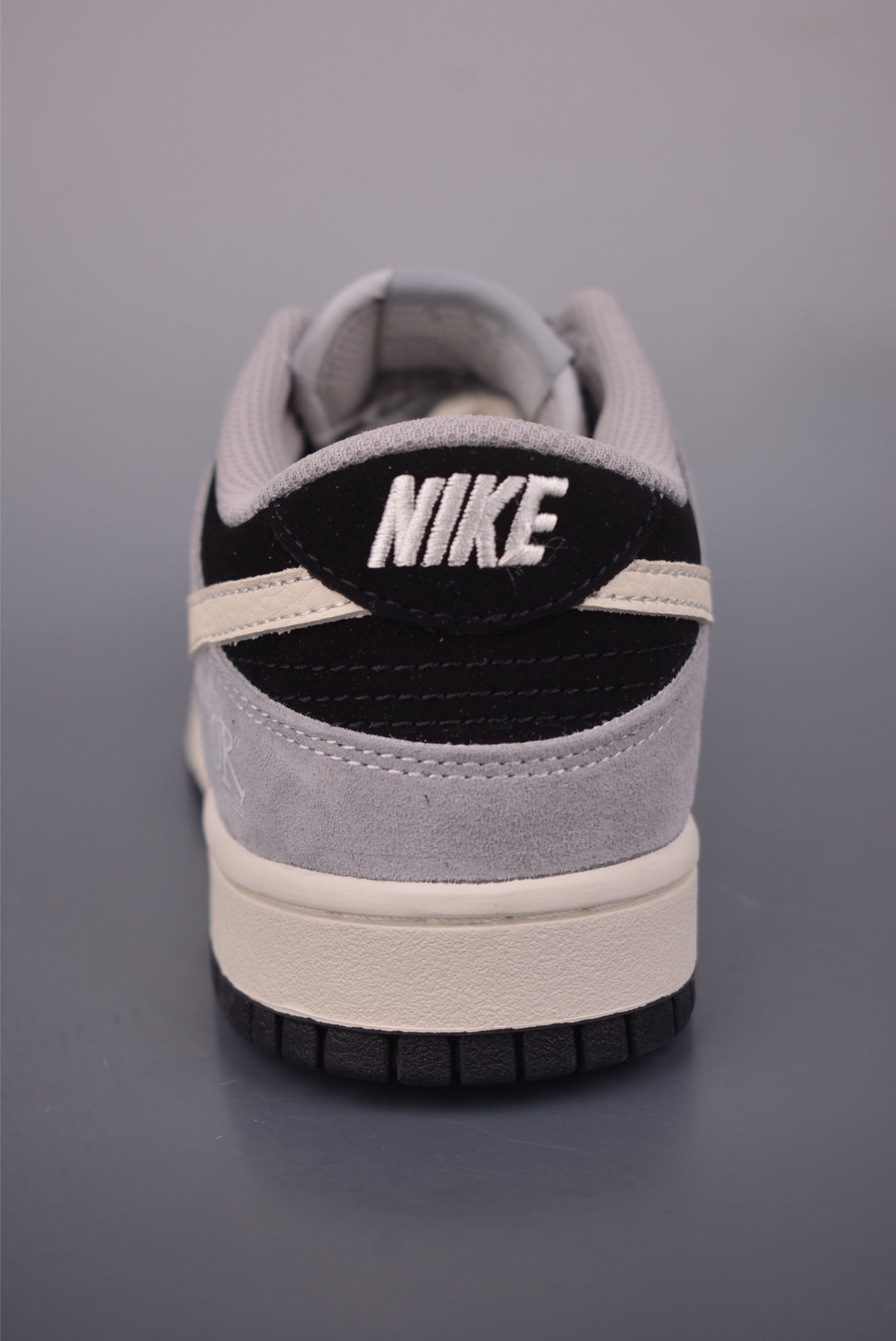 Nike SB Dunk Low Dior联名 DN3168-021 Nike SB Dunk Low Dior联名 DN3168-021