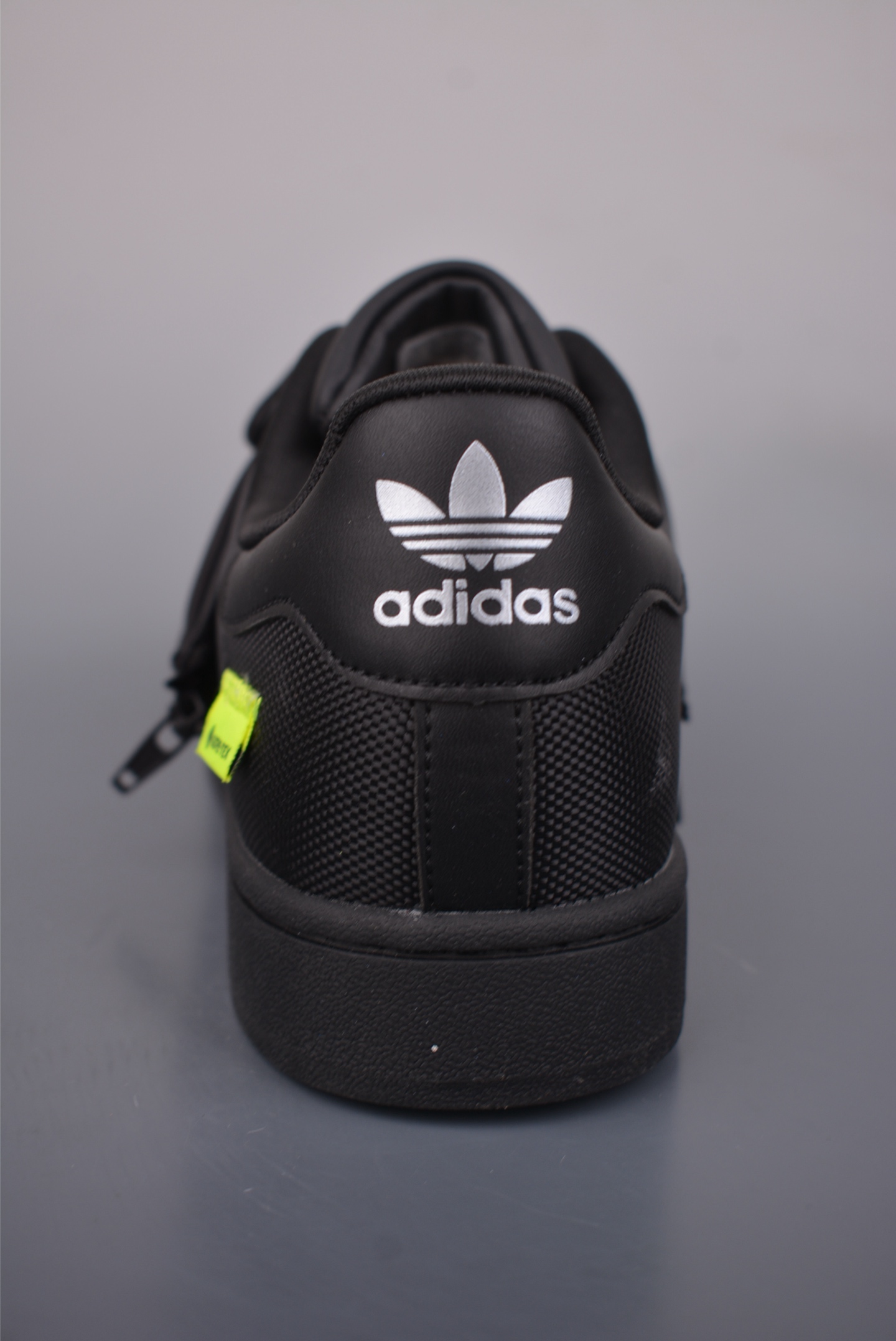 Adidas Originals Superstar 面包贝壳头 阿迪GORE-TEX的极寒防护组合 KJ3658