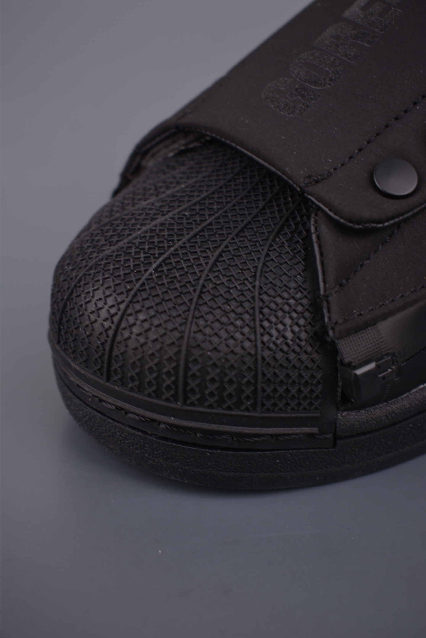 Adidas Originals Superstar 面包贝壳头 阿迪GORE-TEX的极寒防护组合 KJ3658