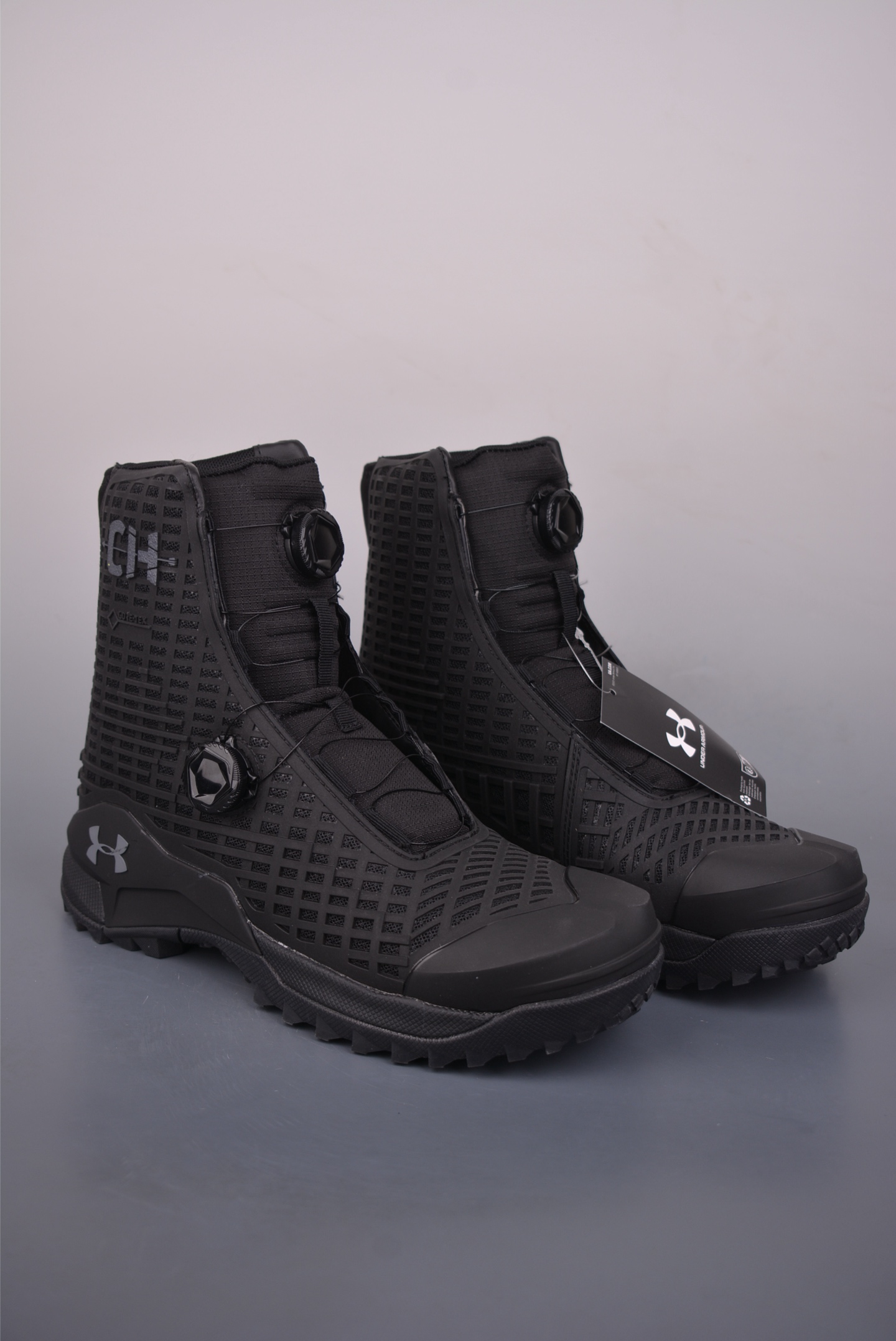 💰220 
安德玛 Under Armour UA Raider Waterproof
皮革舒适时尚贴合百搭 户外高帮靴子 
无畏风雨 稳健前行 科技全面守护
轻量耐磨设计 轻松应对户外挑战
中筒包裹脚踝 支撑有力 HOVR缓震带来云端漫步的舒适 崎岖山路亦如平地 探索脚步更轻盈
官方货号: 420481124
码数: 40 41 42 43 44 45